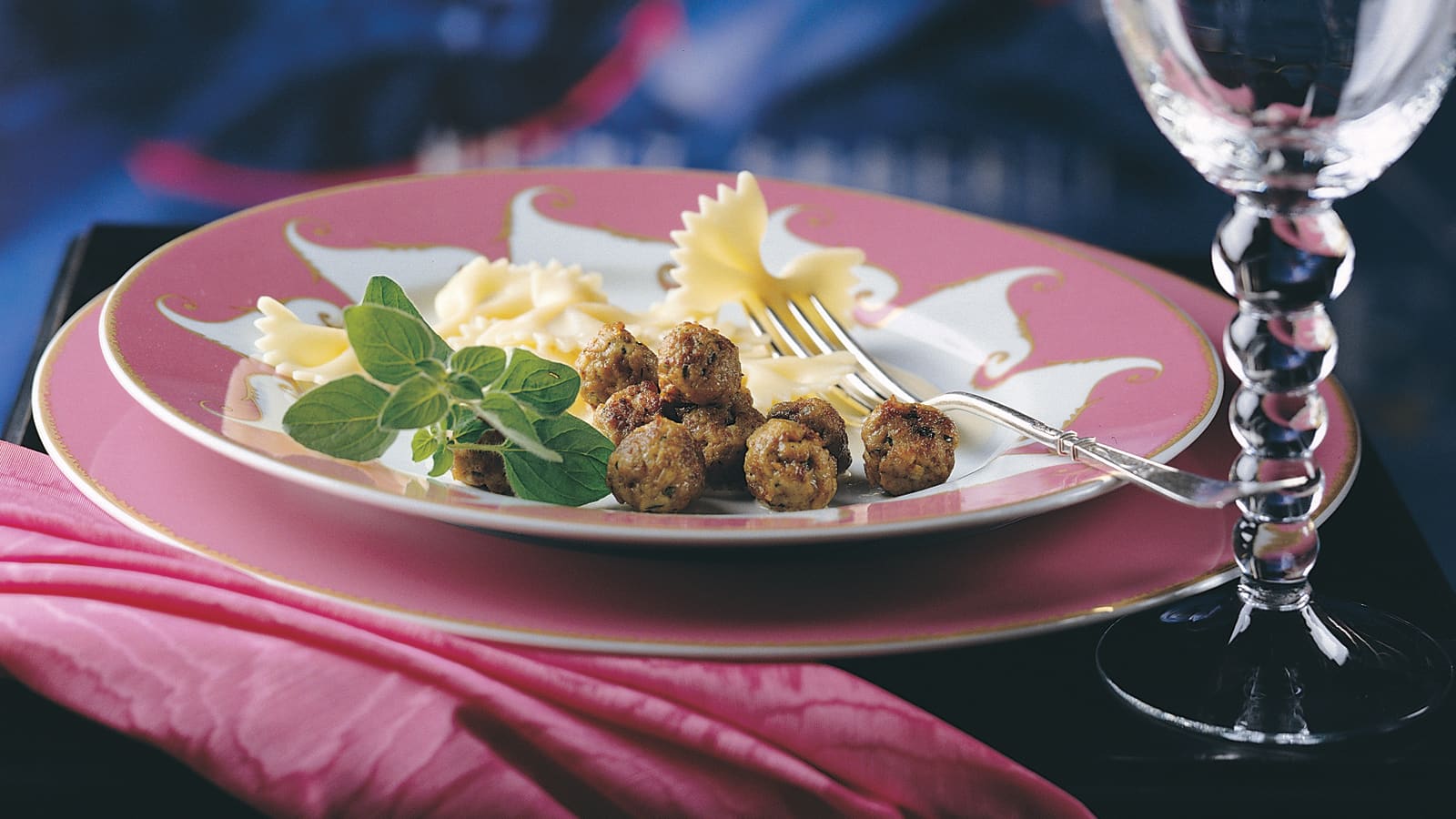 Farfalle mit Hackfleischbällchen - Rezept | Swissmilk