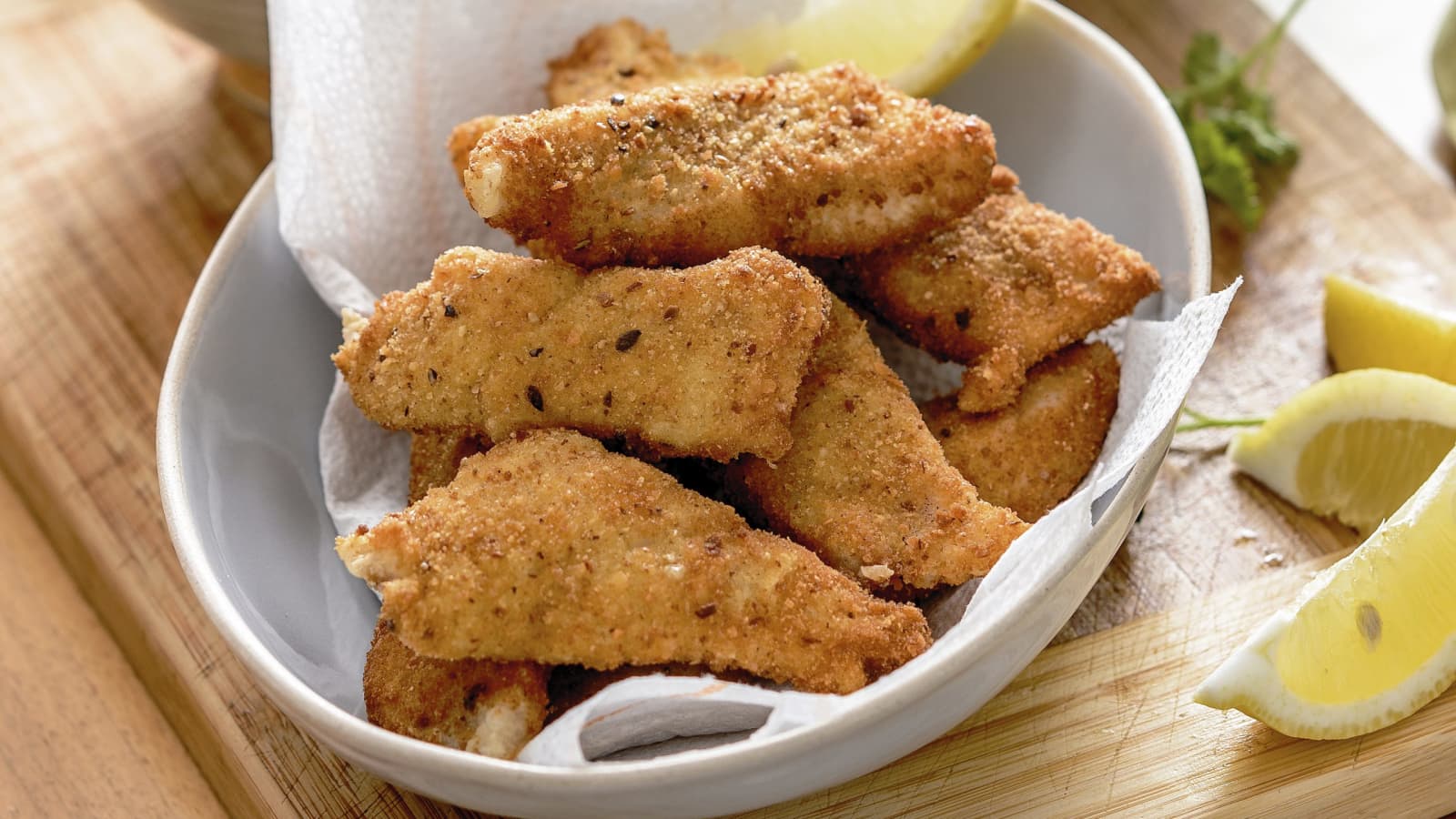 Fischnuggets mit Quarkdip und Gurkensalat - Rezept | Swissmilk