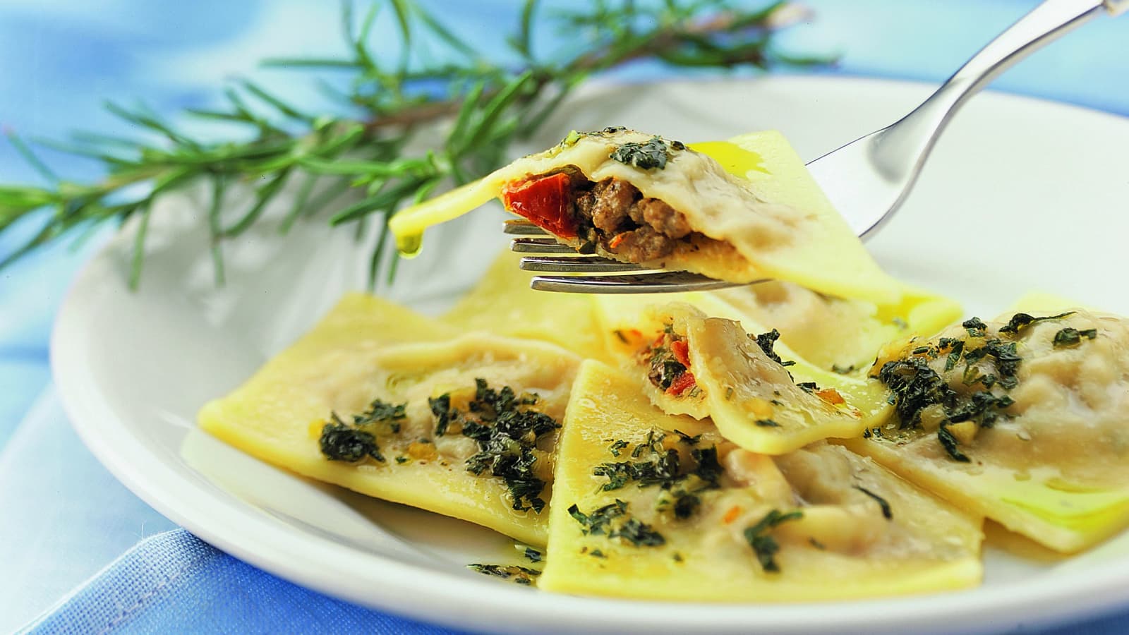 Fleischravioli an Kräuterbutter - Rezept | Swissmilk