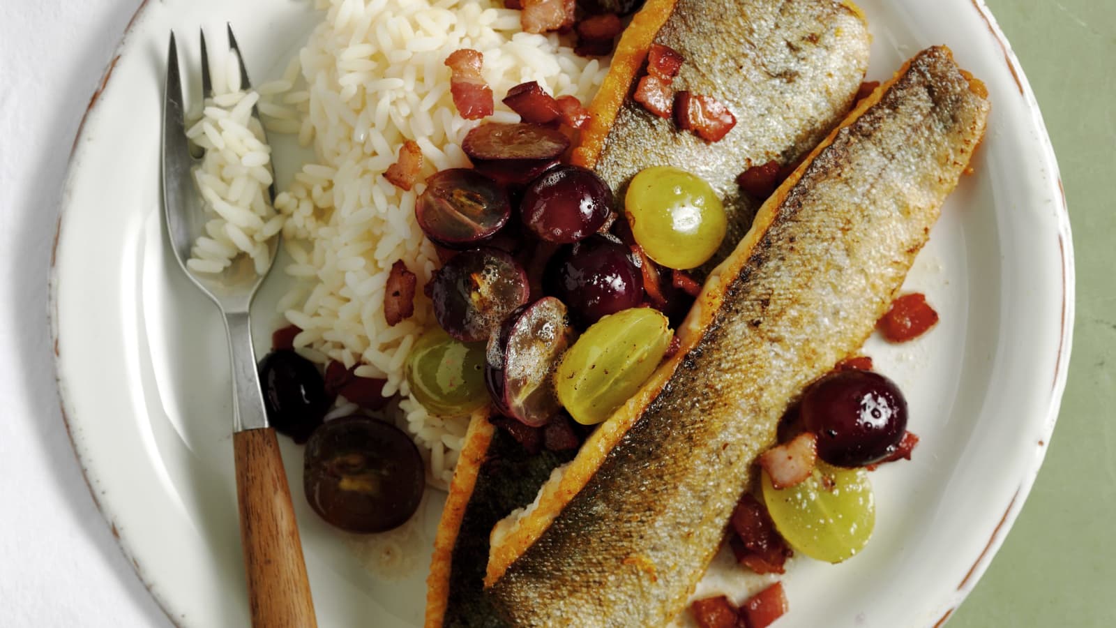 Forellen mit Speck-Trauben - Rezept | Swissmilk