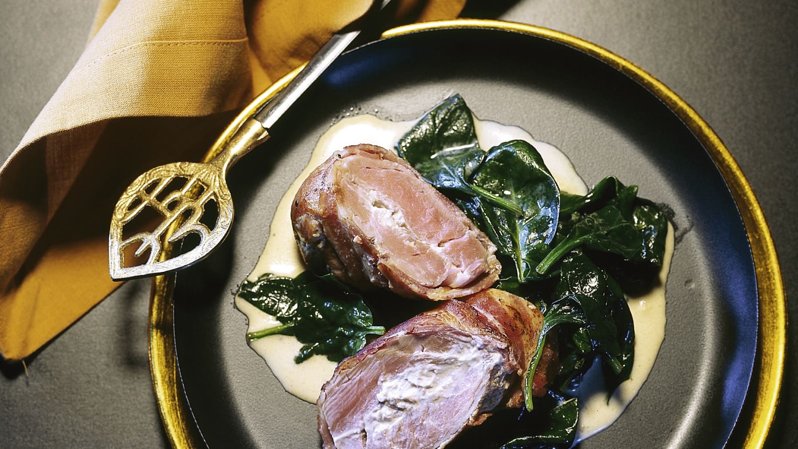 Gefülltes Schweinefilet an Cognac-Rahmsauce - Rezept | Swissmilk