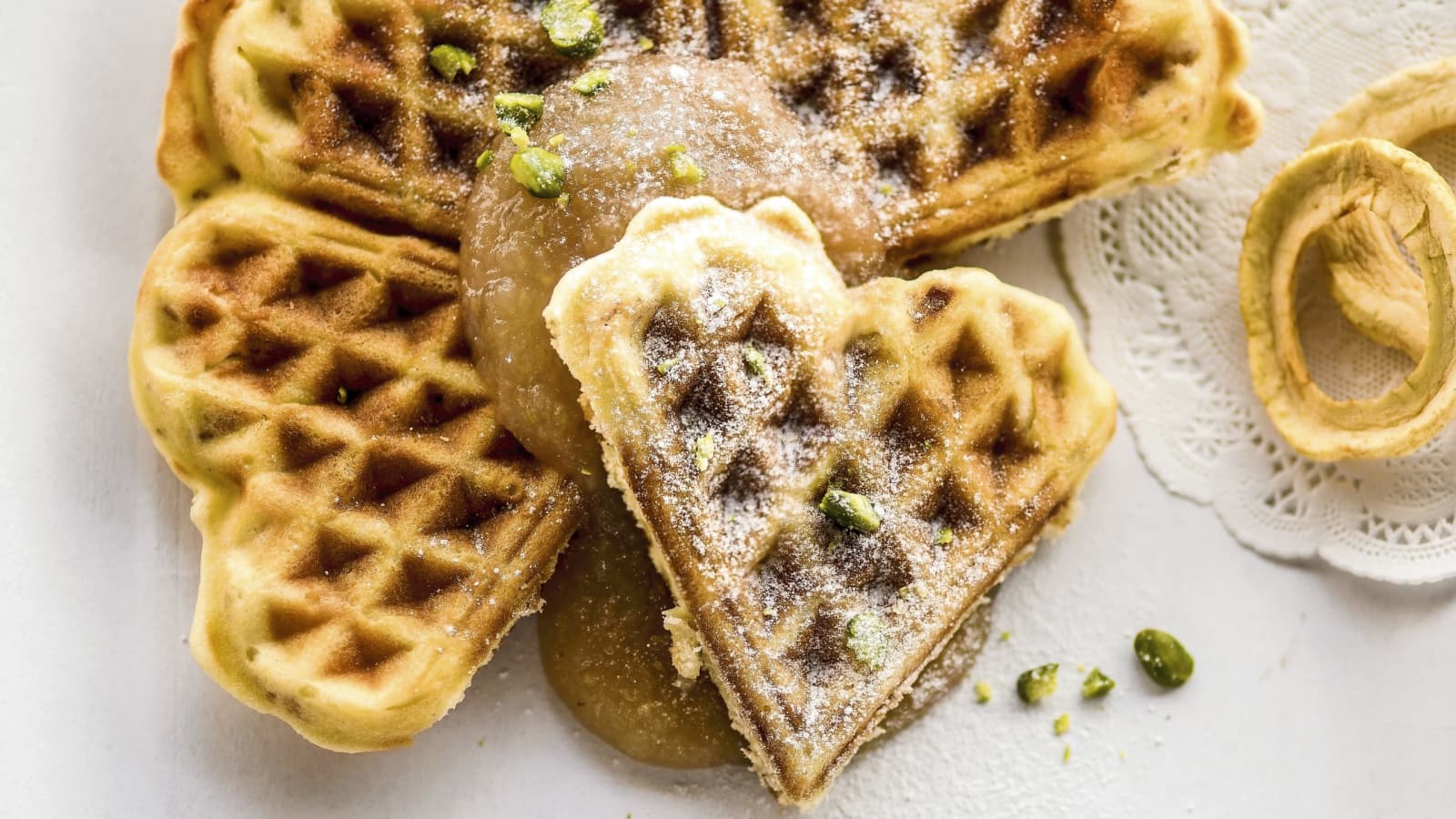 Haferflocken-Waffeln mit Apfelmus - Rezept | Swissmilk Haferflocken-Waffeln mit Apfelmus - Rezept | Swissmilk