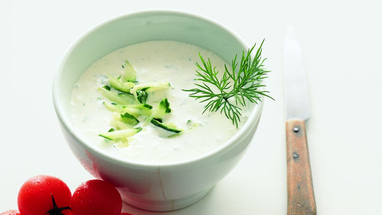 Joghurtsuppe mit Gurke und Cherrytomaten - Rezept | Swissmilk