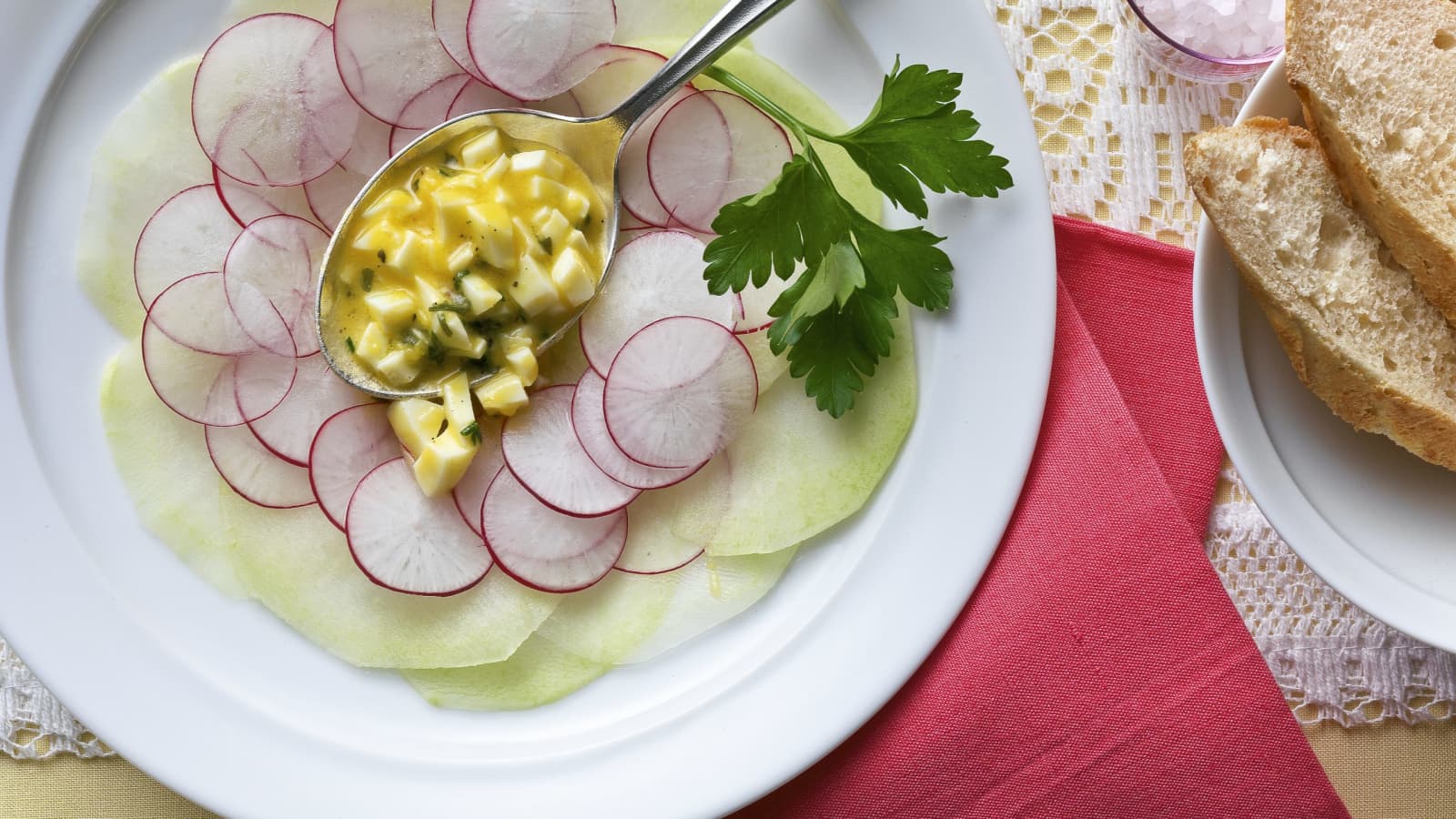 Kohlrabisalat mit Bärlauch-Eier-Vinaigrette - Rezept | Swissmilk