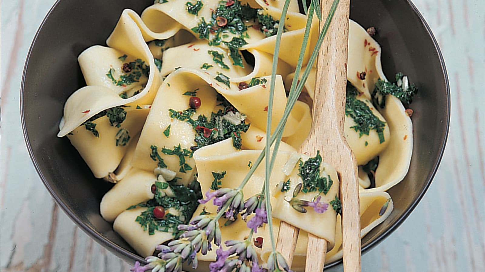 Kräuter-Nudeln - Rezept | Swissmilk