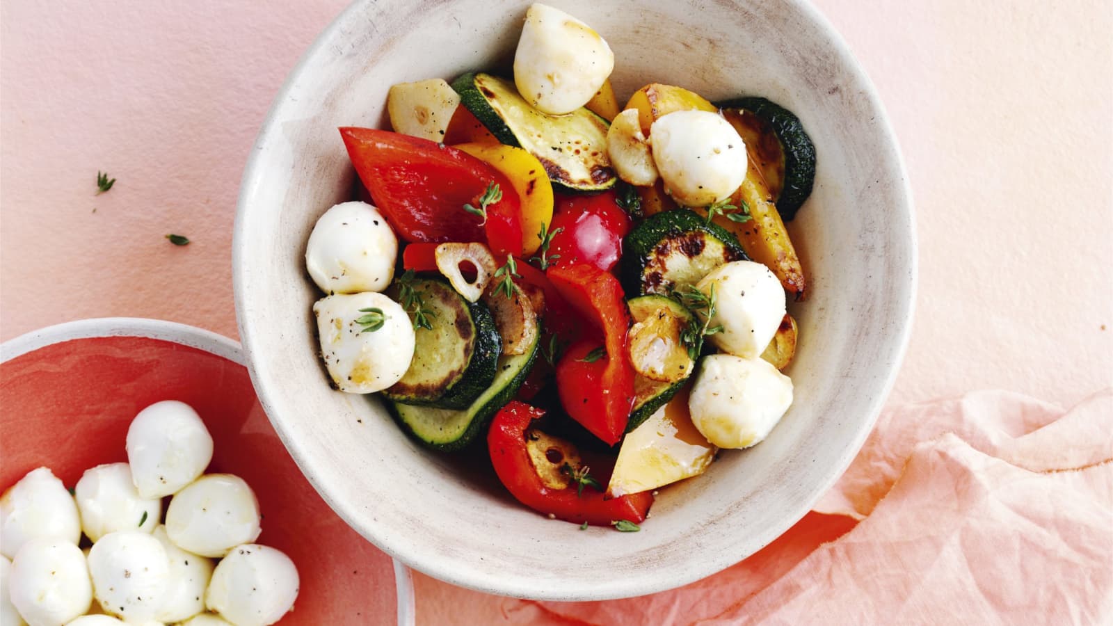 Lauwarmes Sommergemüse mit Mozzarella - Rezept | Swissmilk