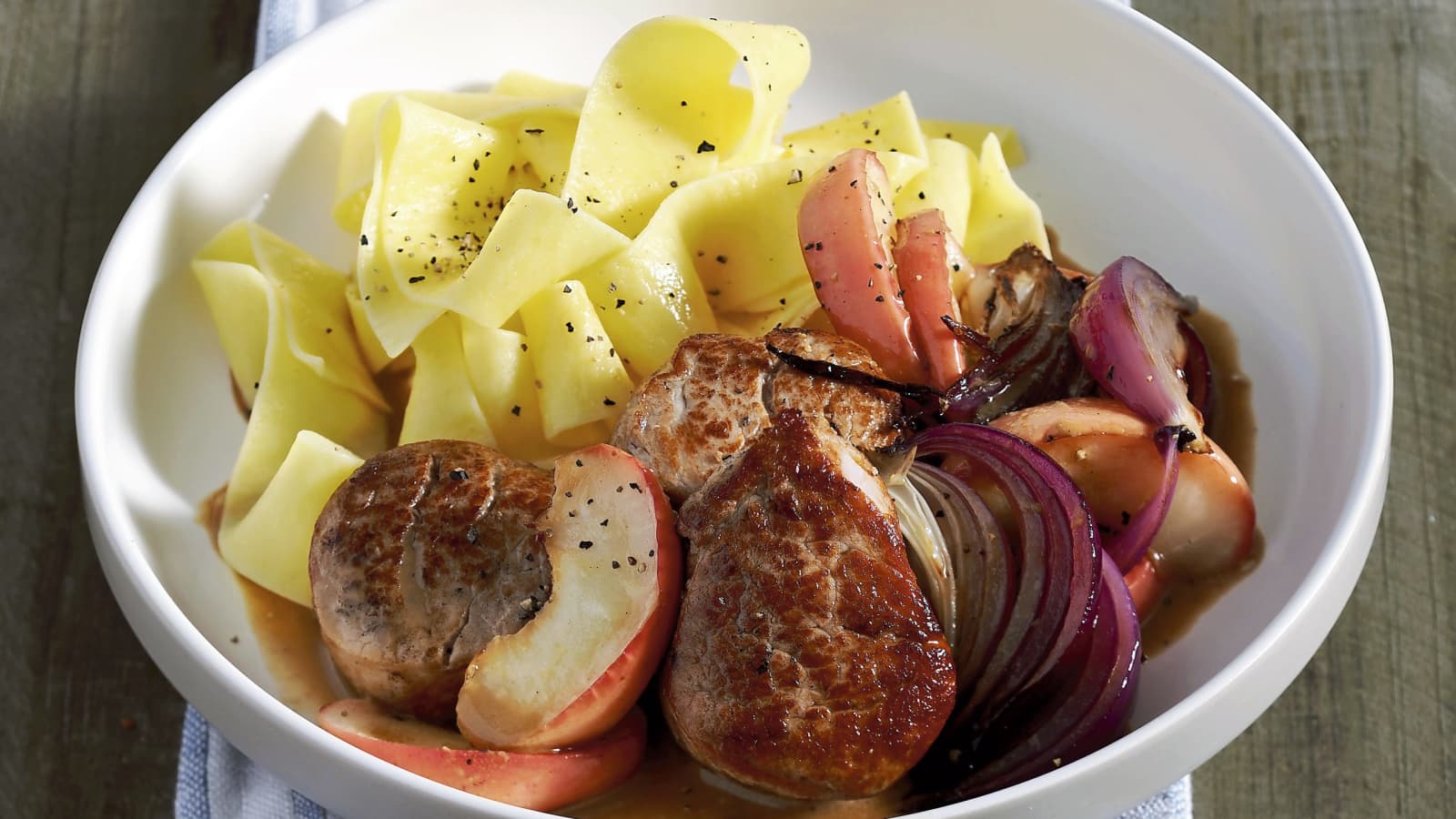 Medaillons mit Apfel-Calvados-Sauce - Rezept | Swissmilk
