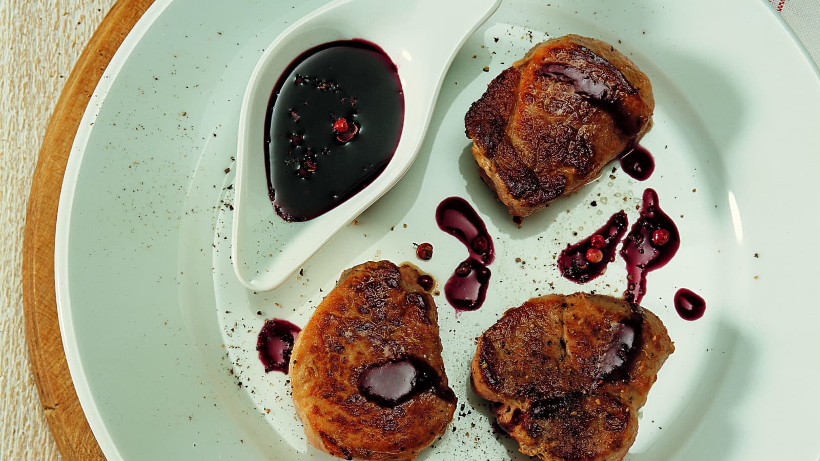 Medaillons mit Holunderbeersauce - Rezept | Swissmilk