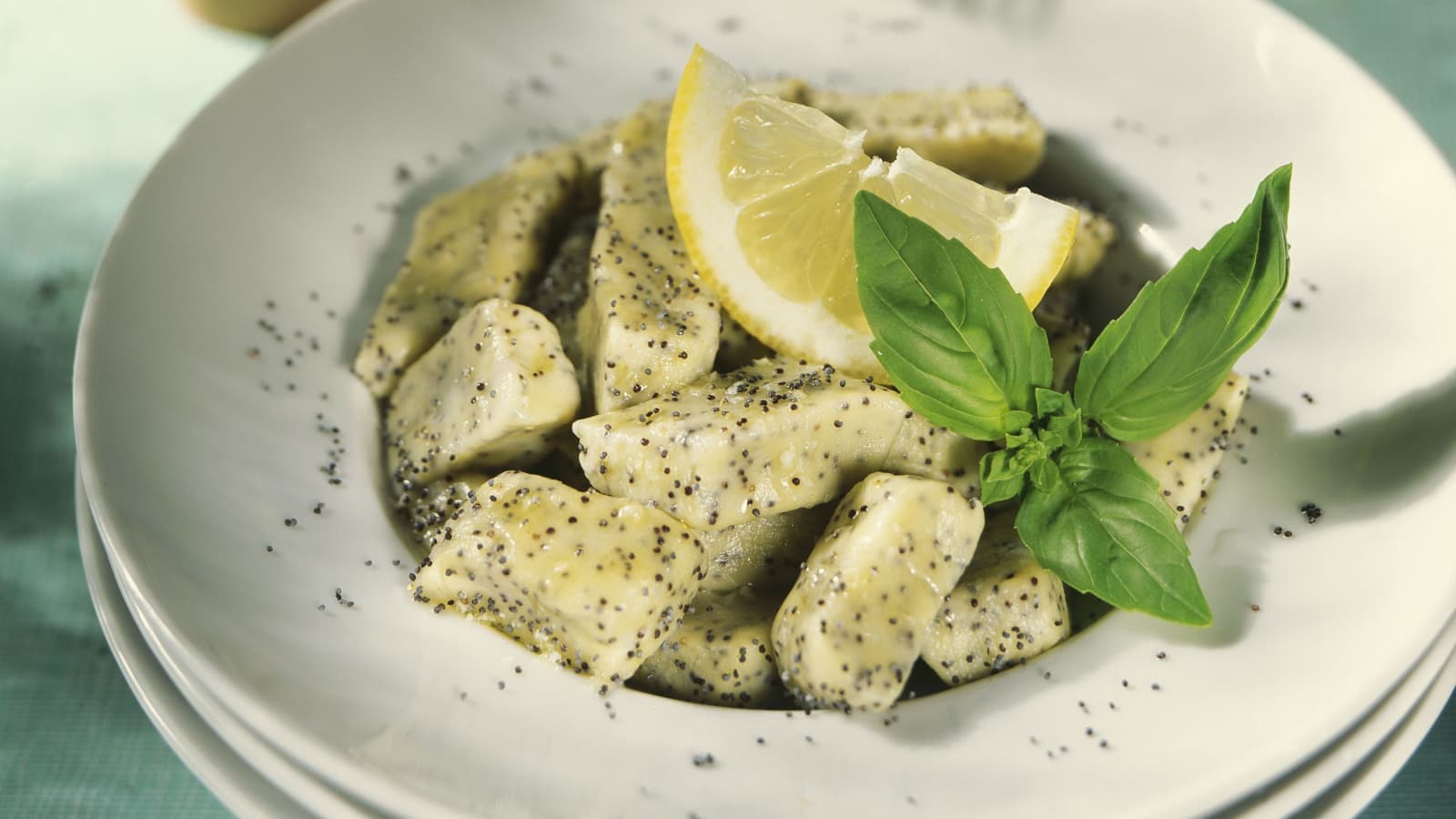 Mohn-Gnocchi an Basilikum-Zitronen-Butter - Rezept | Swissmilk Mohn-Gnocchi an Basilikum-Zitronen-Butter - Rezept | Swissmilk