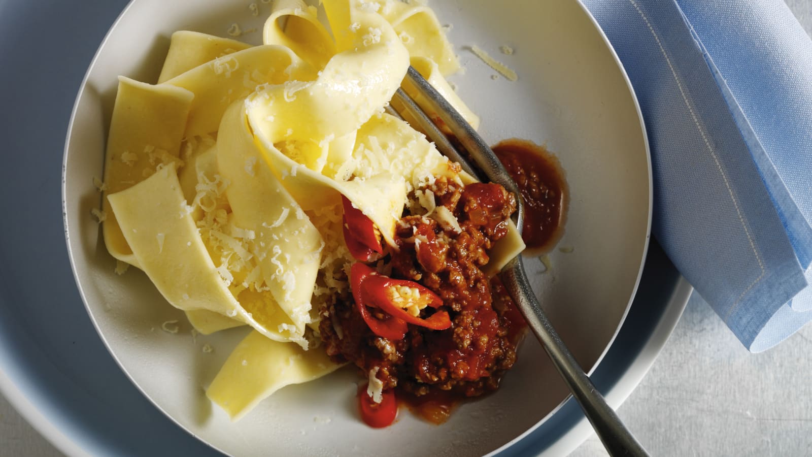 Nudeln mit Hackfleisch-Chili-Sugo - Rezept | Swissmilk