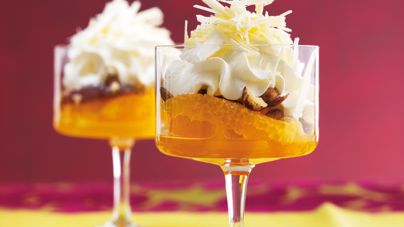 Orangen-Nuss-Salat mit weissem Schokoladenrahm - Rezept | Swissmilk