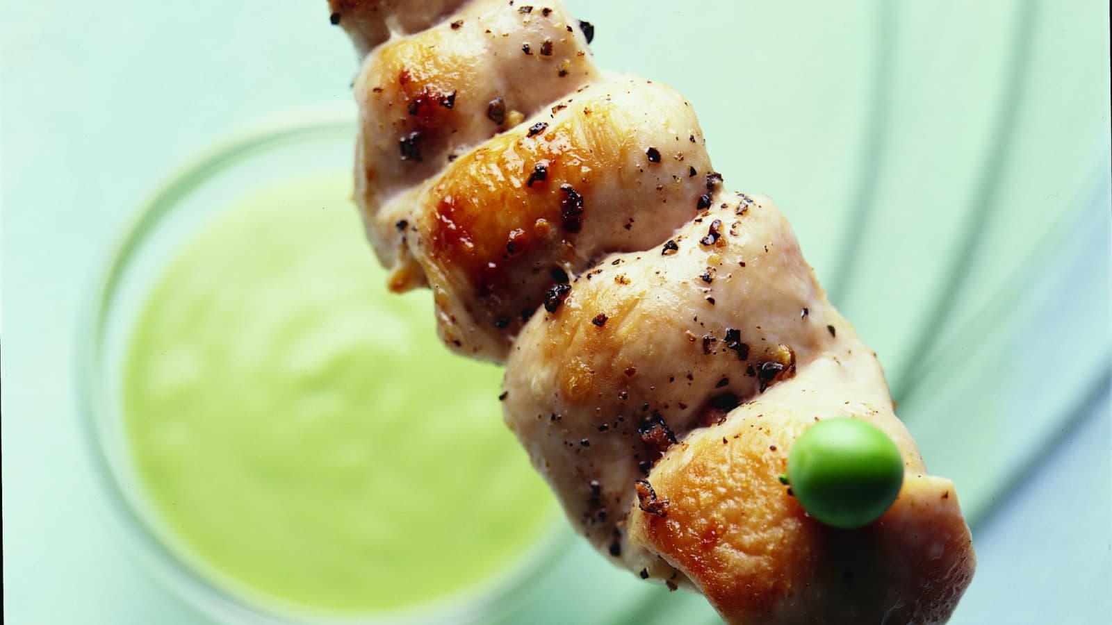 Pouletspiessli mit Erbsensauce - Rezept | Swissmilk