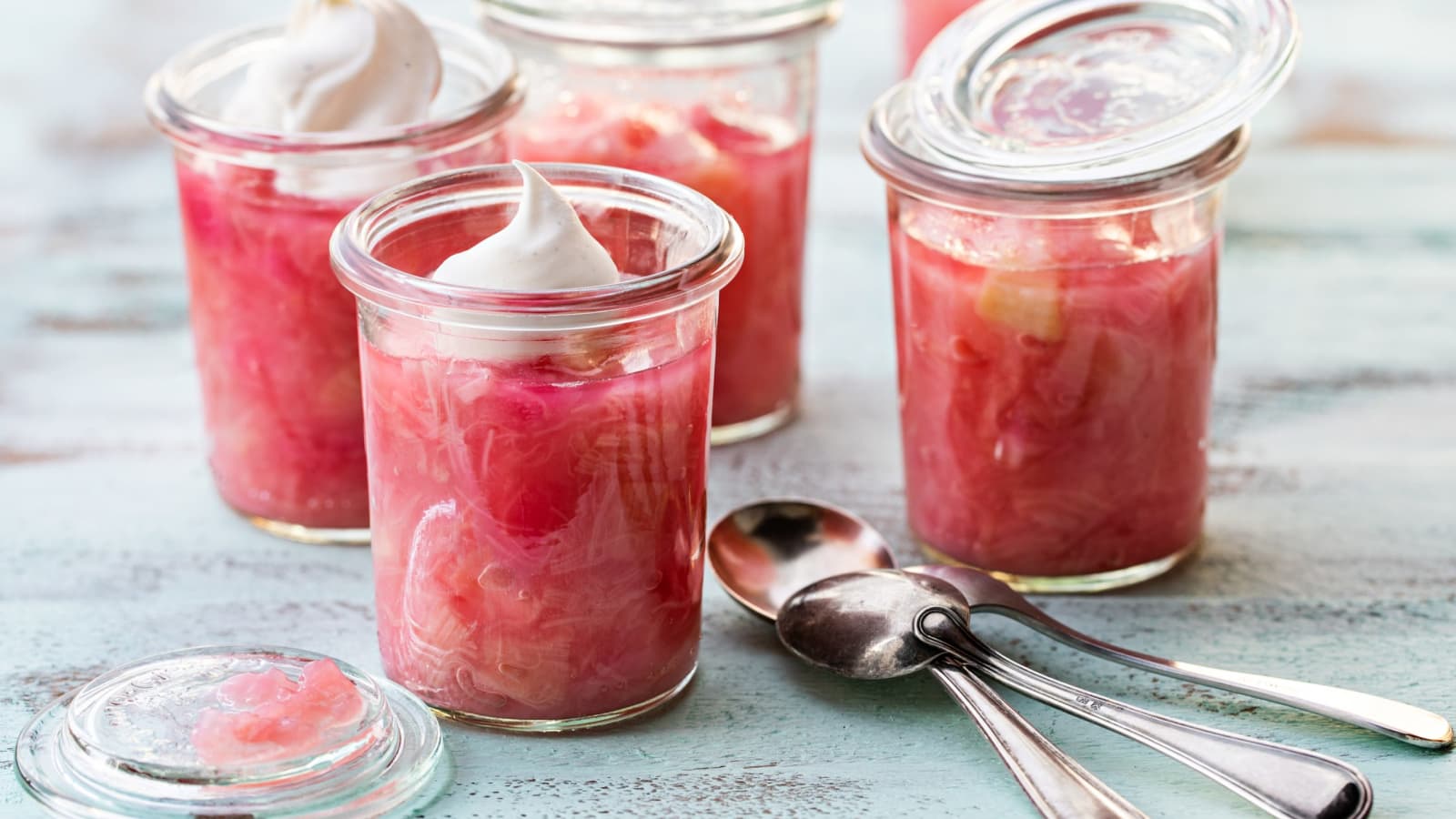 Rhabarberkompott mit Vanillerahm - Rezept | Swissmilk