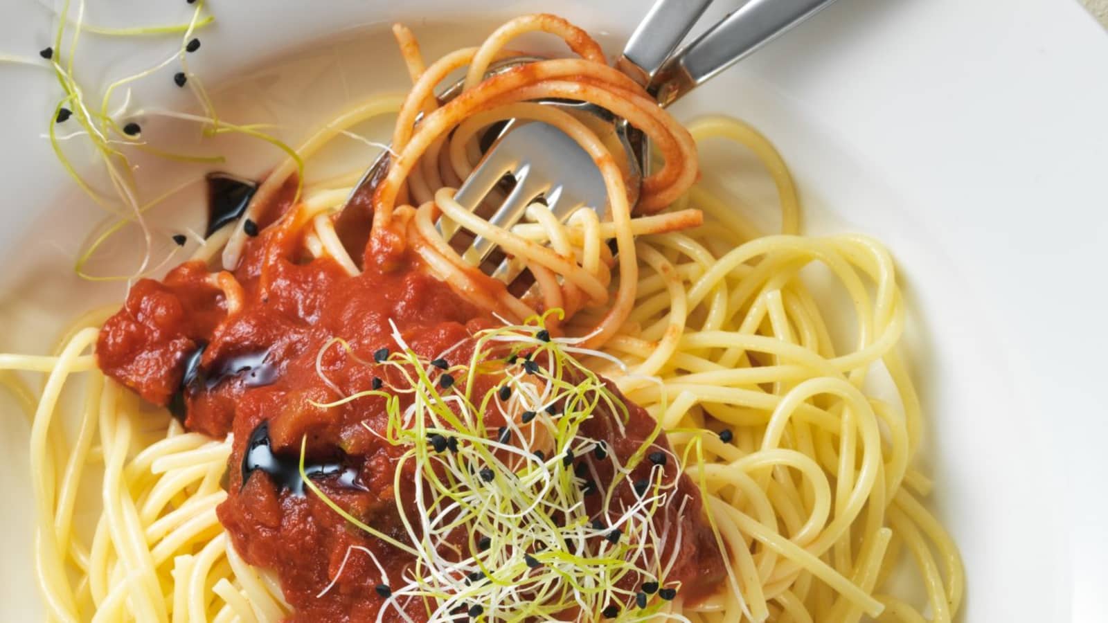 Spaghetti mit Frühlings-Sugo - Rezept | Swissmilk