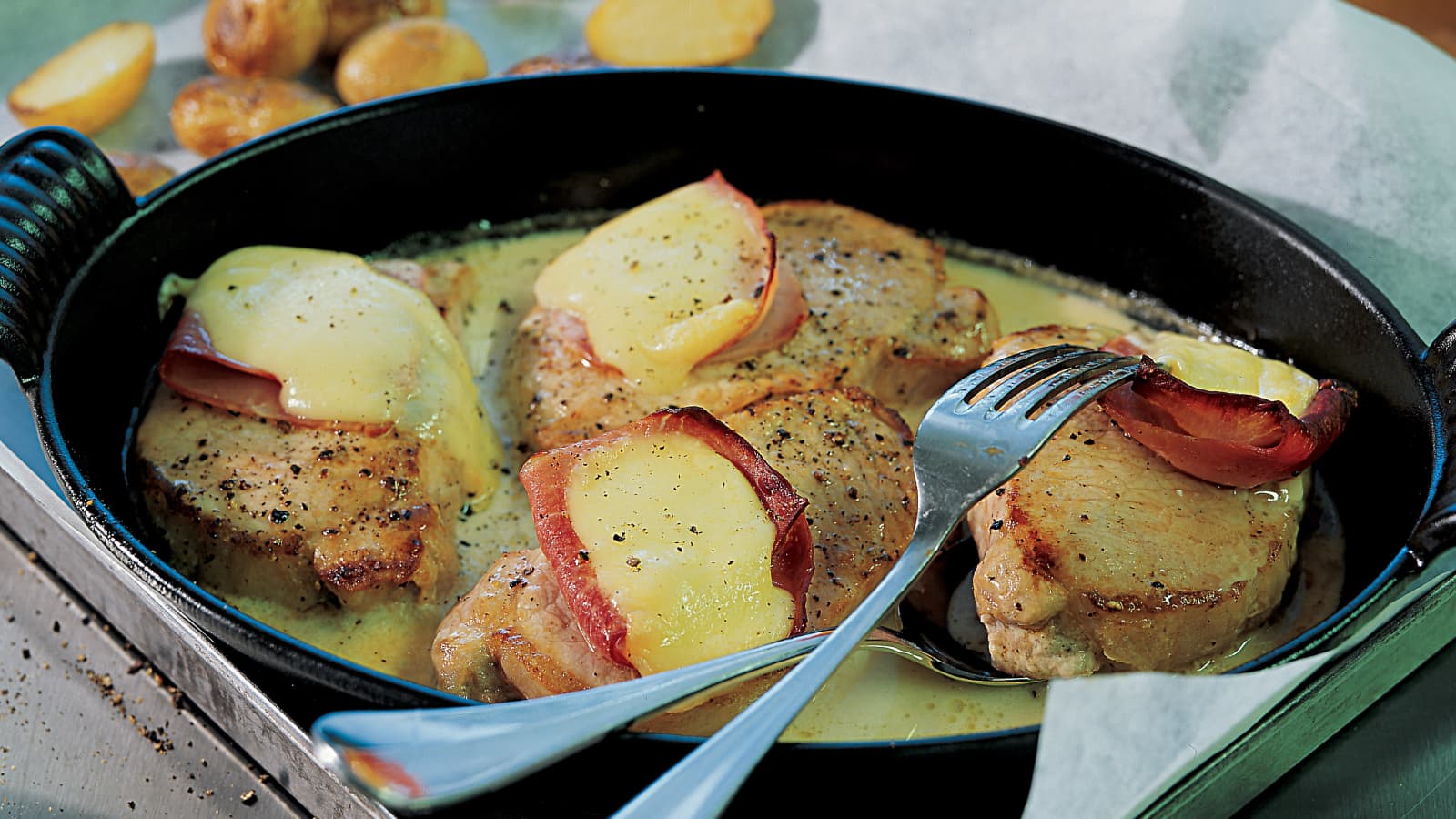 Überbackene Steaks mit Rahmsauce - Rezept | Swissmilk