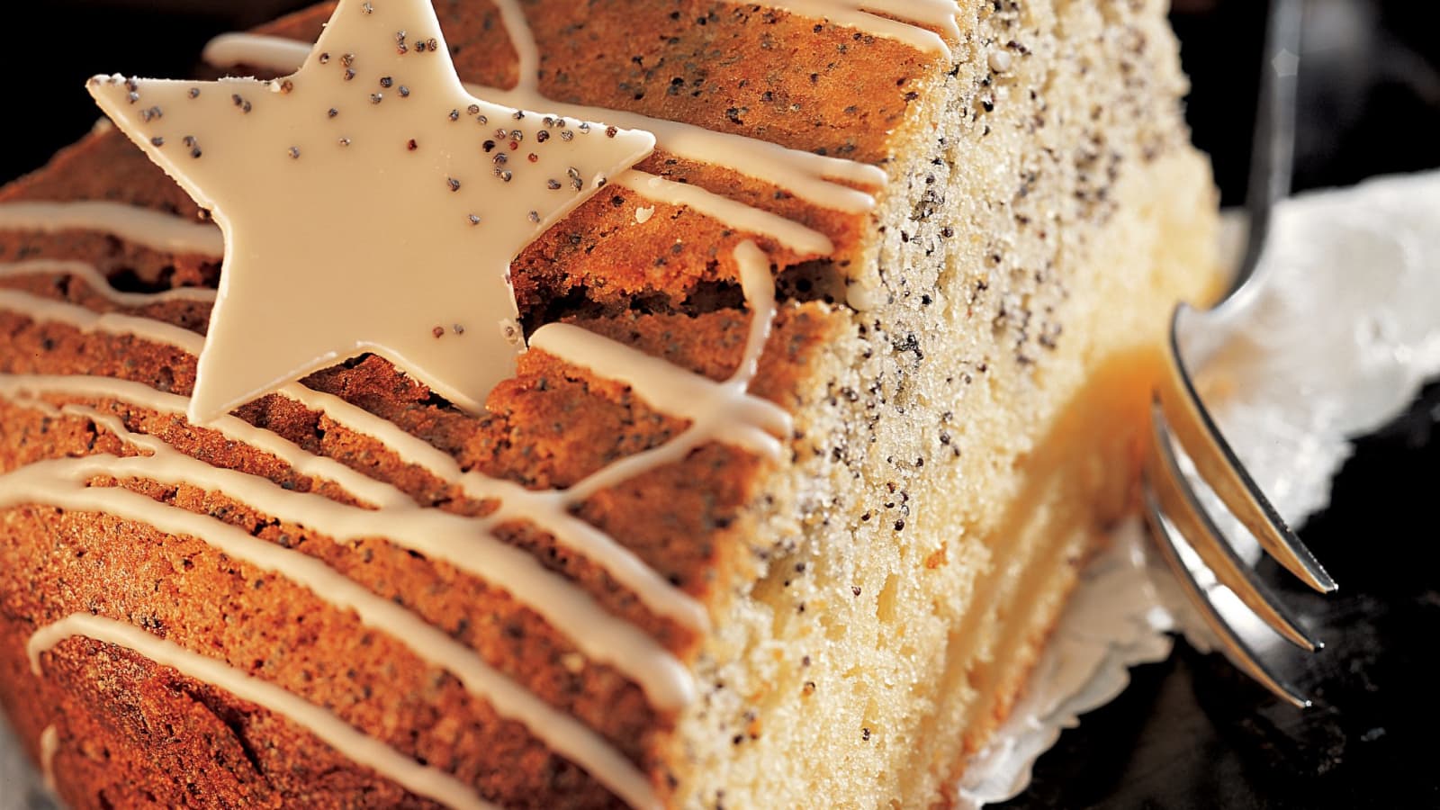 Weisser Schokoladen-Mohn-Kuchen - Rezept | Swissmilk Weisser Schokoladen-Mohn-Kuchen - Rezept | Swissmilk