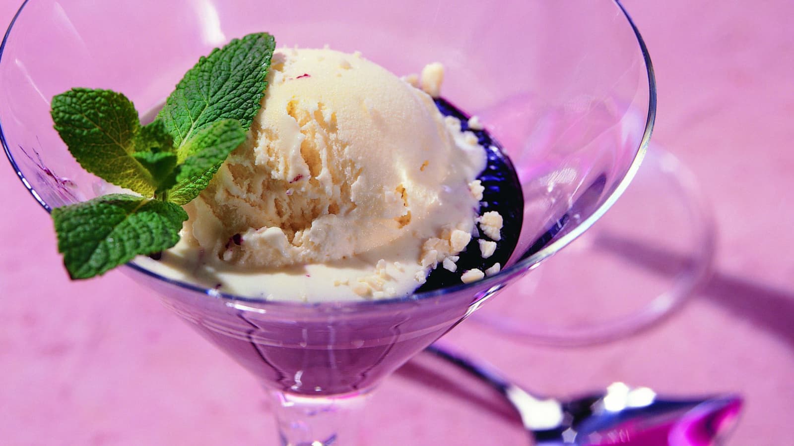 Weisses Schokoladenparfait - Rezept | Swissmilk