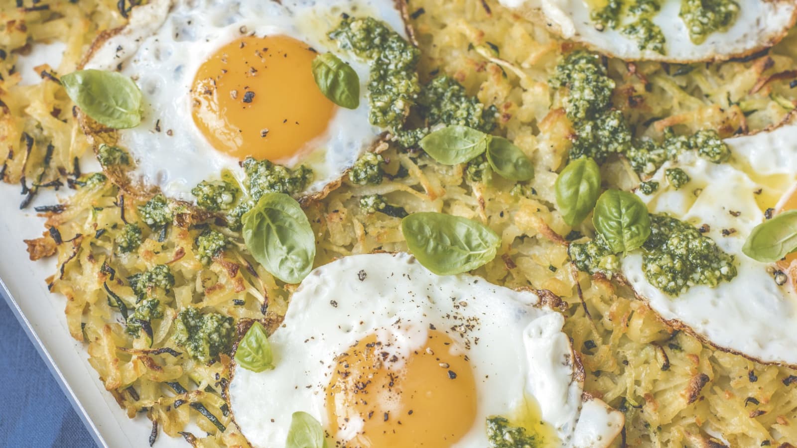 Zucchini-Ofenrösti mit Pesto - Rezept | Swissmilk