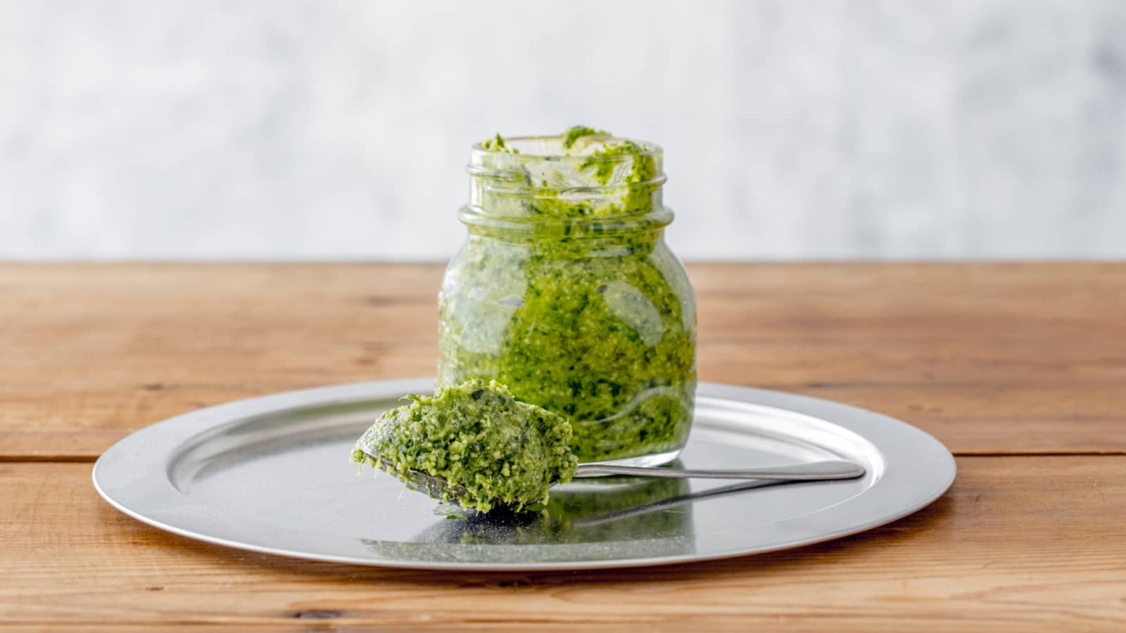 Kräuterpesto mit Butter - Rezept | Swissmilk