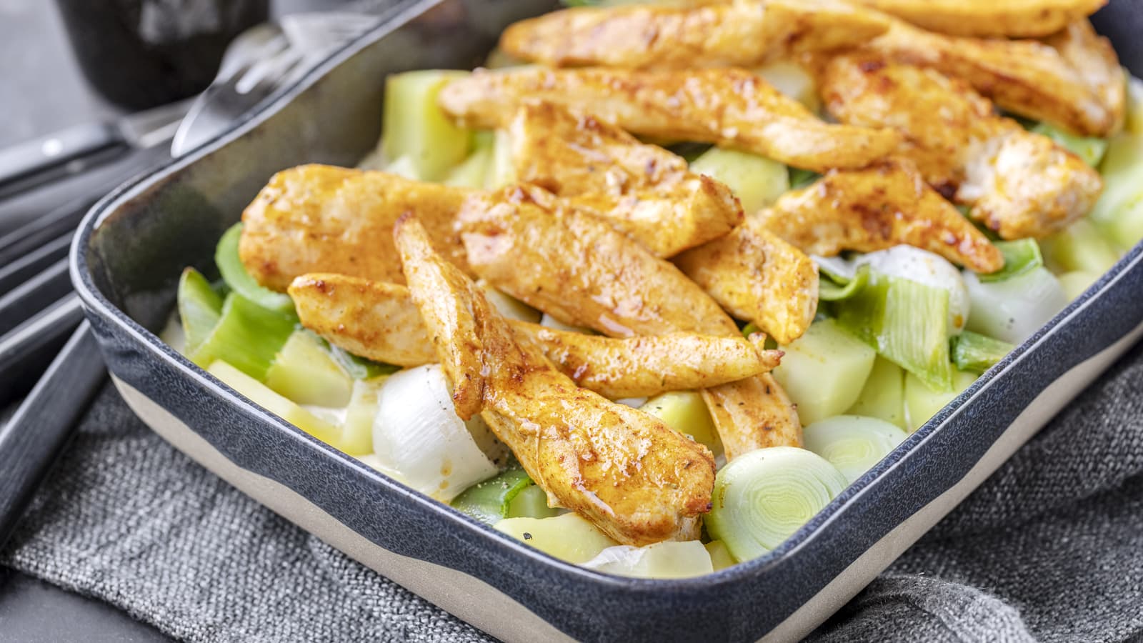 Lauchgratin mit Pouletbrüstli und Kartoffeln - Rezept | Swissmilk