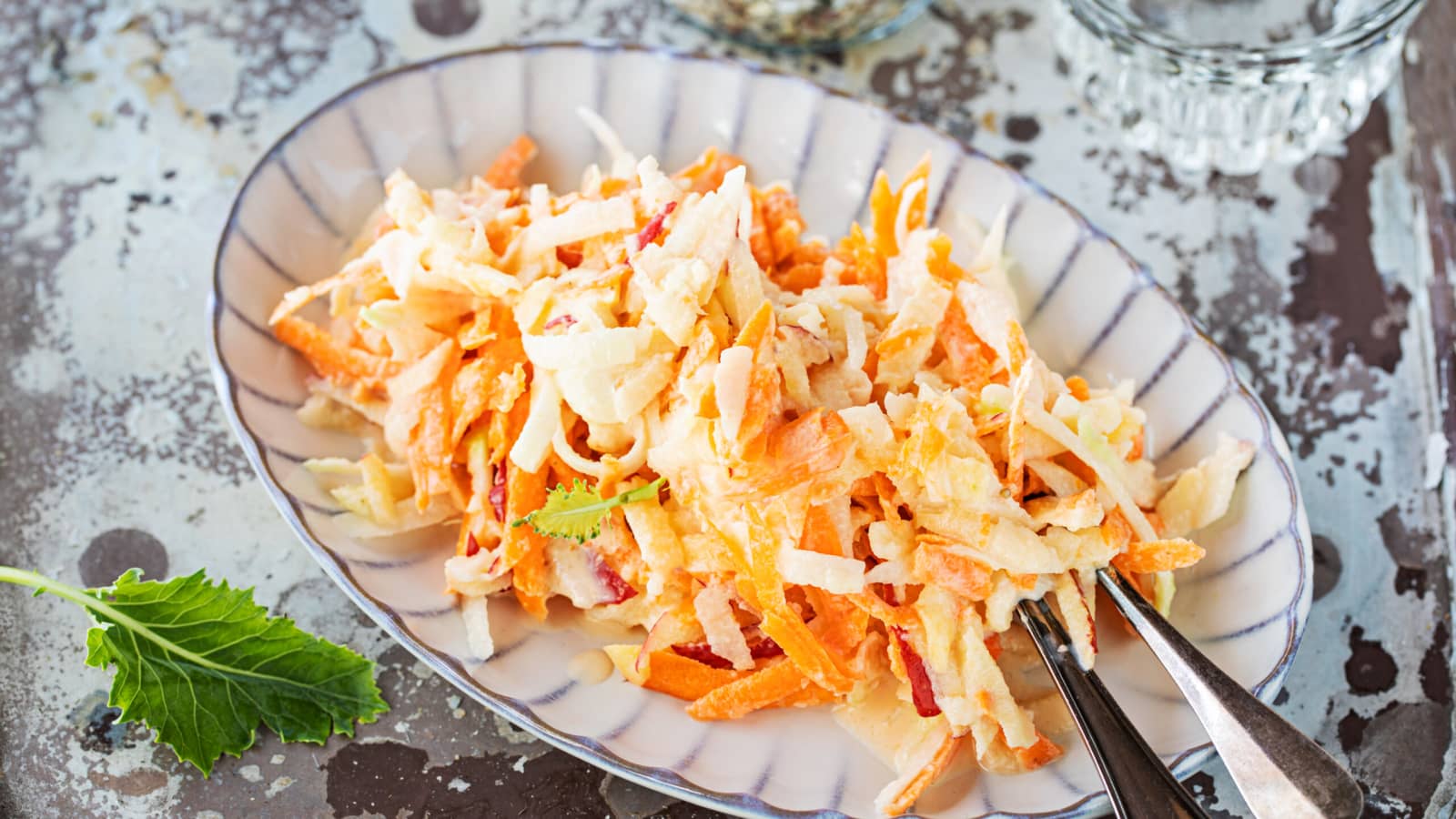 Kohlrabisalat mit Apfel und Rüebli (Low Carb) - Rezept | Swissmilk
