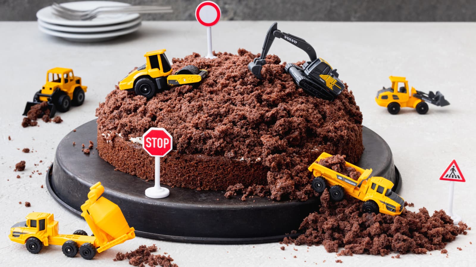 Gâteau d&amp;#39;anniversaire chantier - Recette | Swissmilk