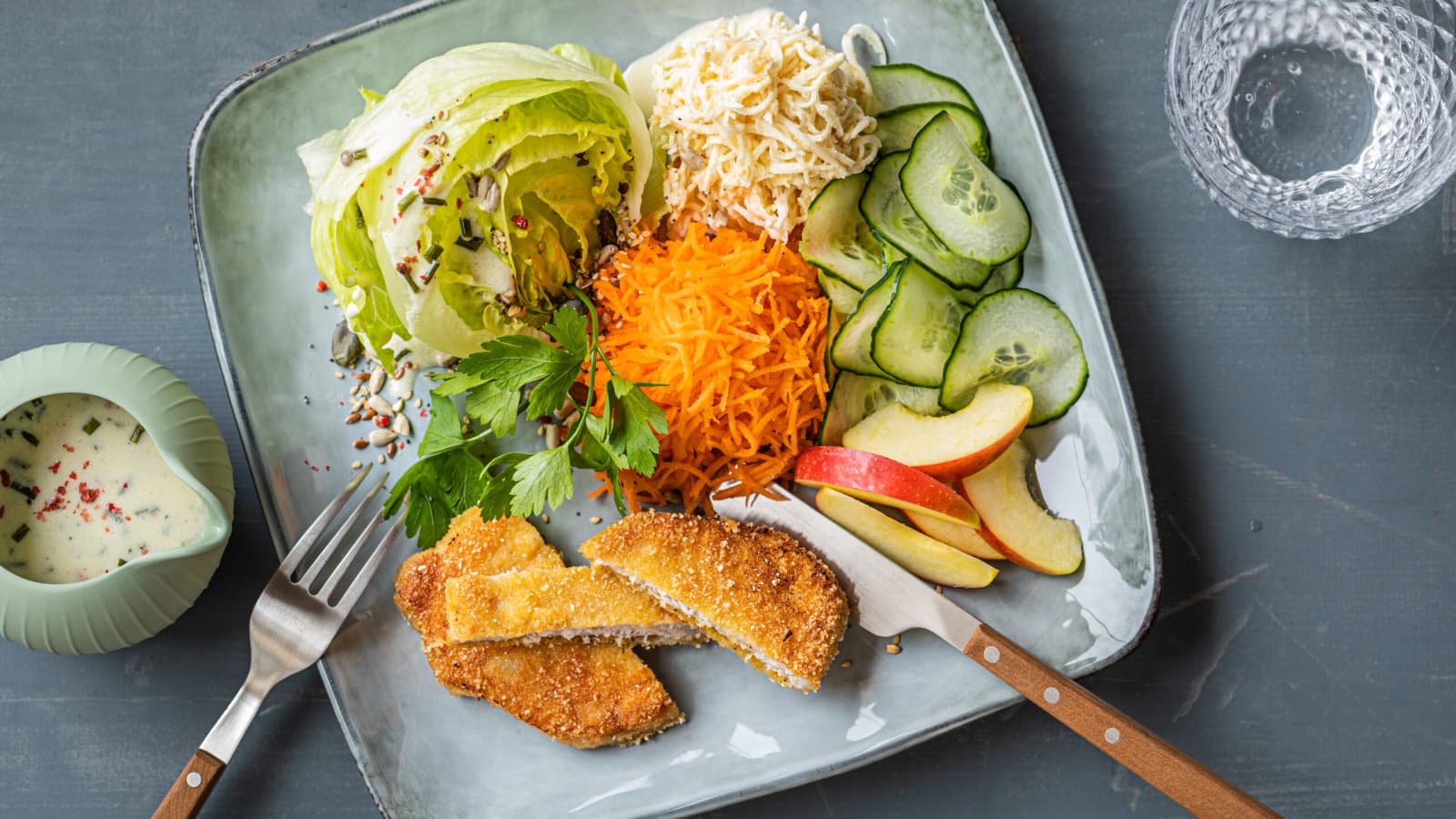 Low-Carb-Fitnessteller (Paniertes Schnitzel mit Salat) - Rezept | Swissmilk