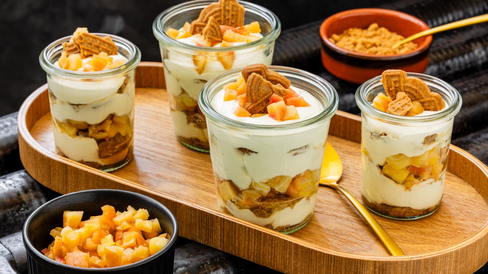 Spekulatius-Apfel-Tiramisu im Glas - Rezept | Swissmilk