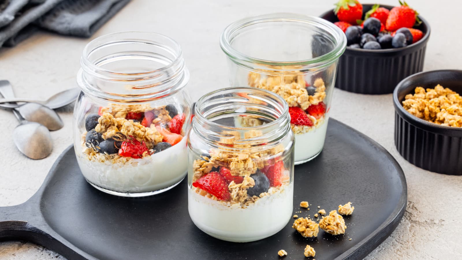 Müesli im Glas mit Beeren - Rezept | Swissmilk
