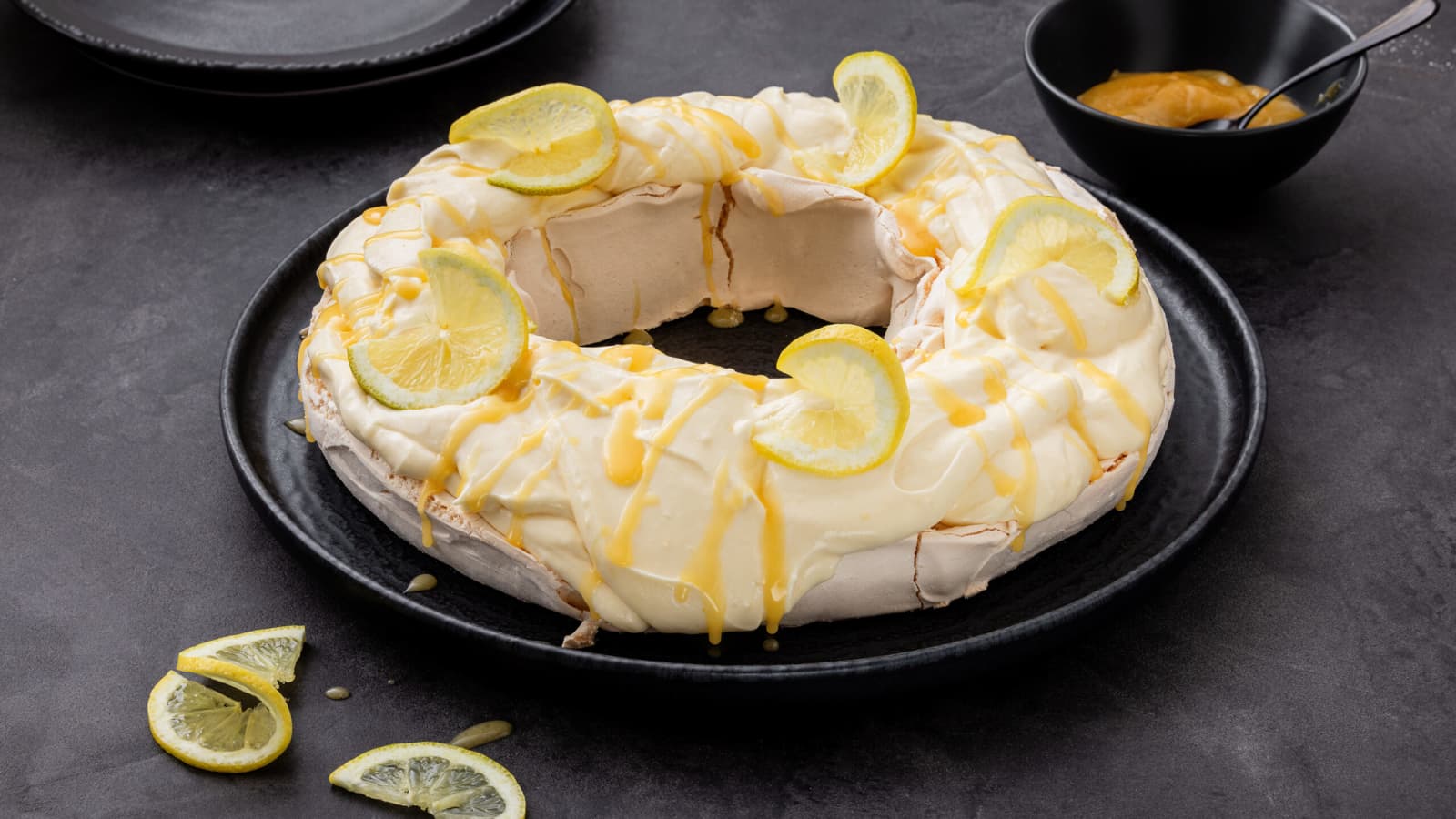 Pavlova mit Zitronencrème - Rezept | Swissmilk