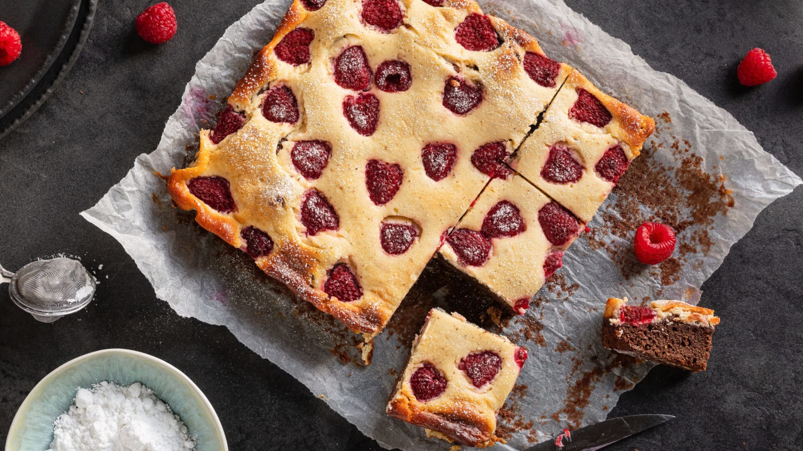 Cheesecake Brownies mit Himbeeren - Rezept | Swissmilk