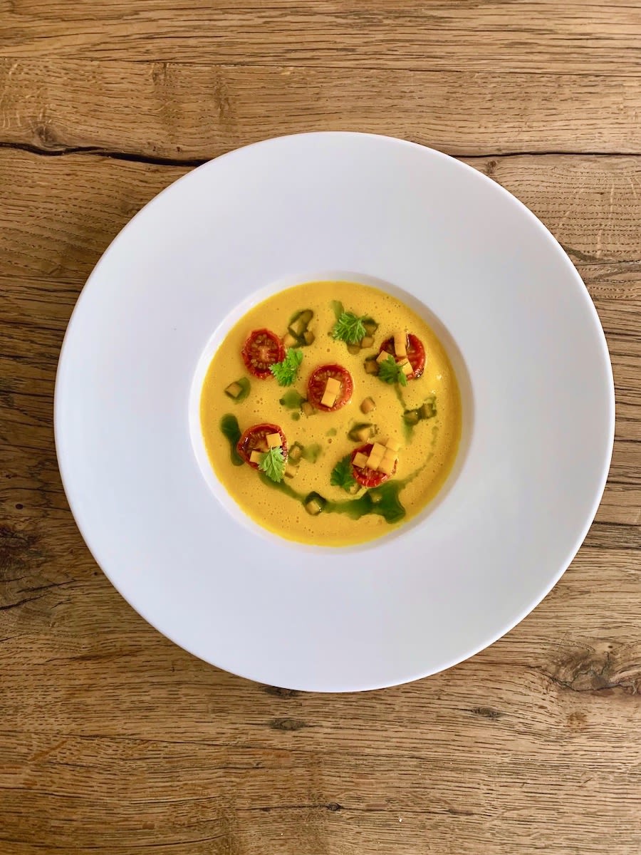 Upscale Amsterdam restaurant Zoldering makes traditional Dutch soup for winter takeaway and delivery