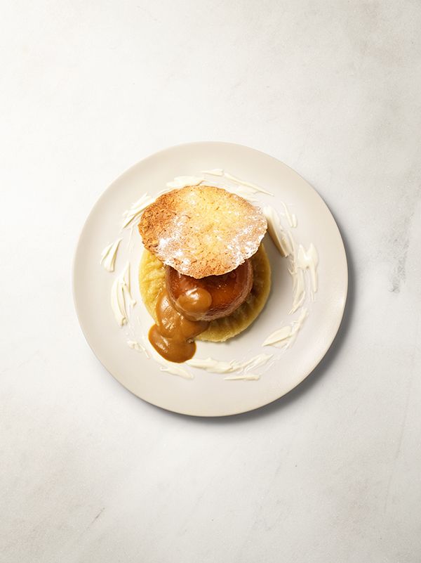 Seasonal dessert from French Amsterdam restaurant Café Caron has caramel and cookies. Image for Table Sage