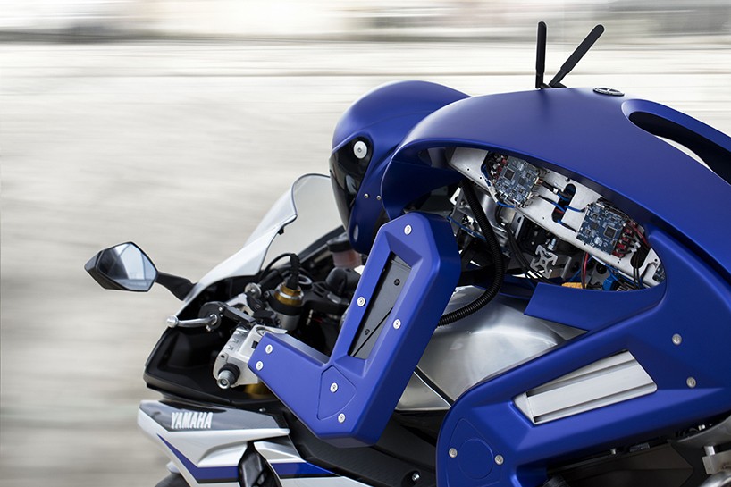 Yamaha motobot, motosiklet kullanabilen insansı bir robot ve Tokyo Fuarı'nda tanıtıldı