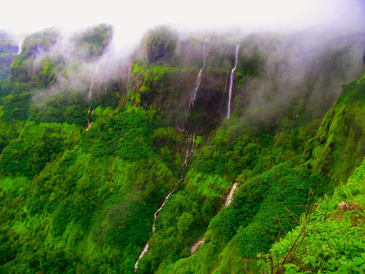 Amboli at travel d'globe