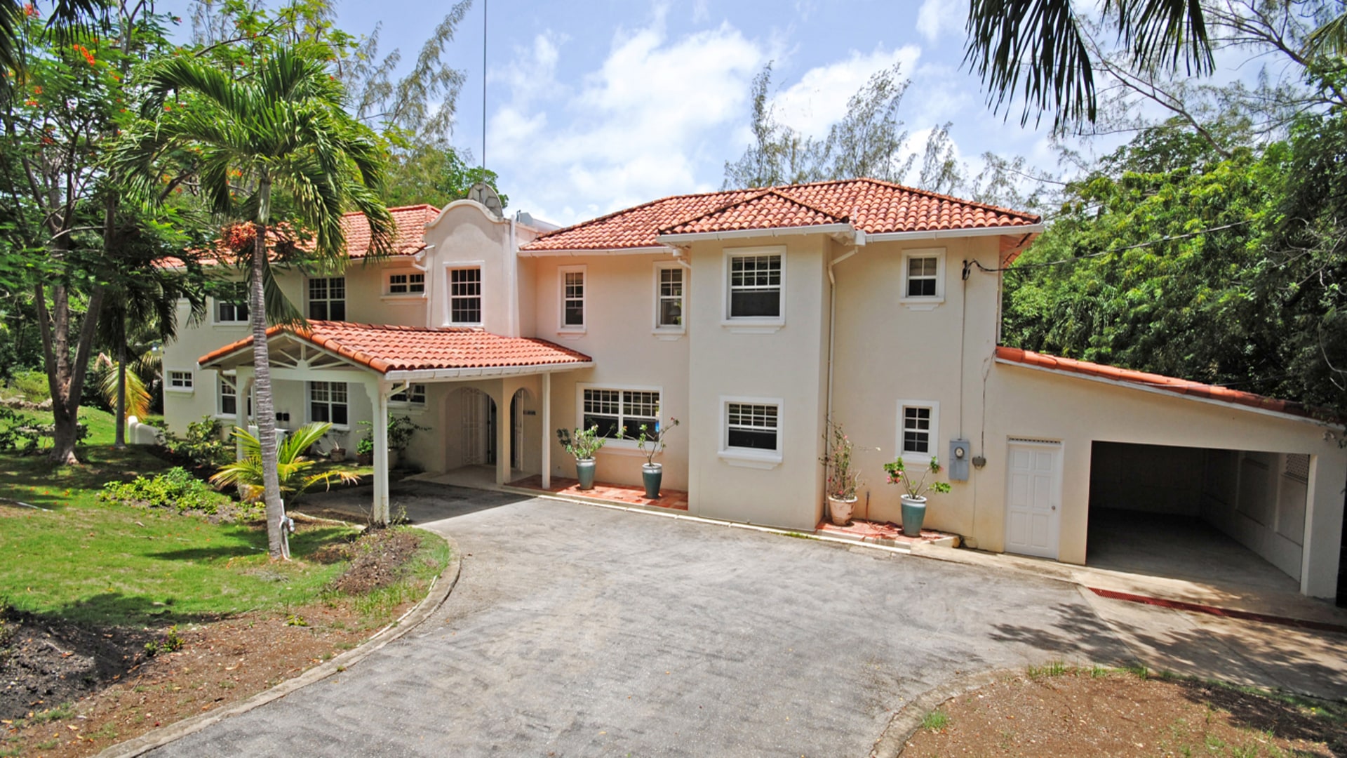 driveway and front of house