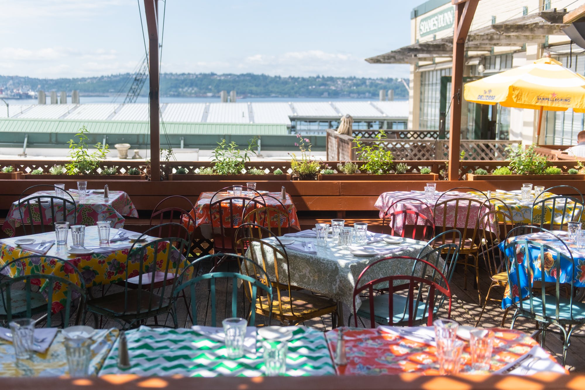 Aurora restaurants with outdoor seating clearance