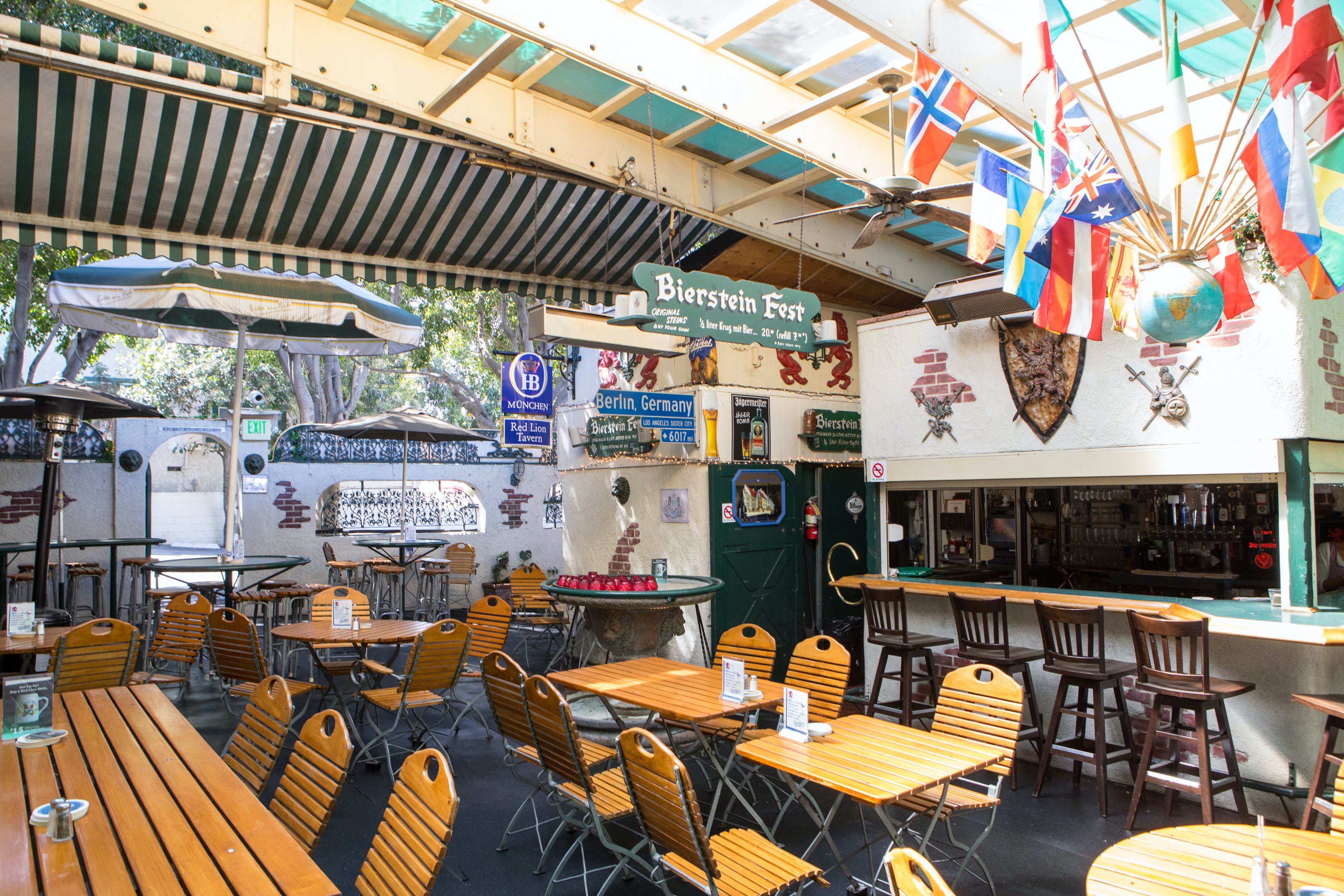 The Best Sports Bars In LA - Los Angeles - The Infatuation