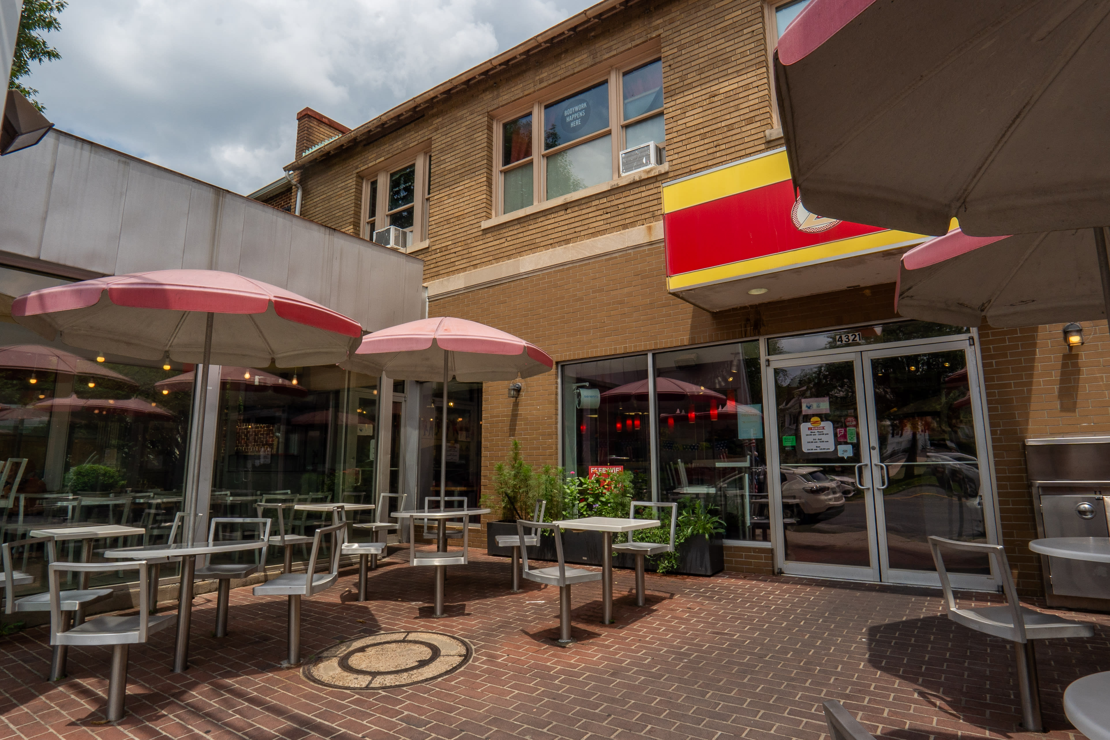 Z Burger (Dupont Circle) by Nina Palazzolo