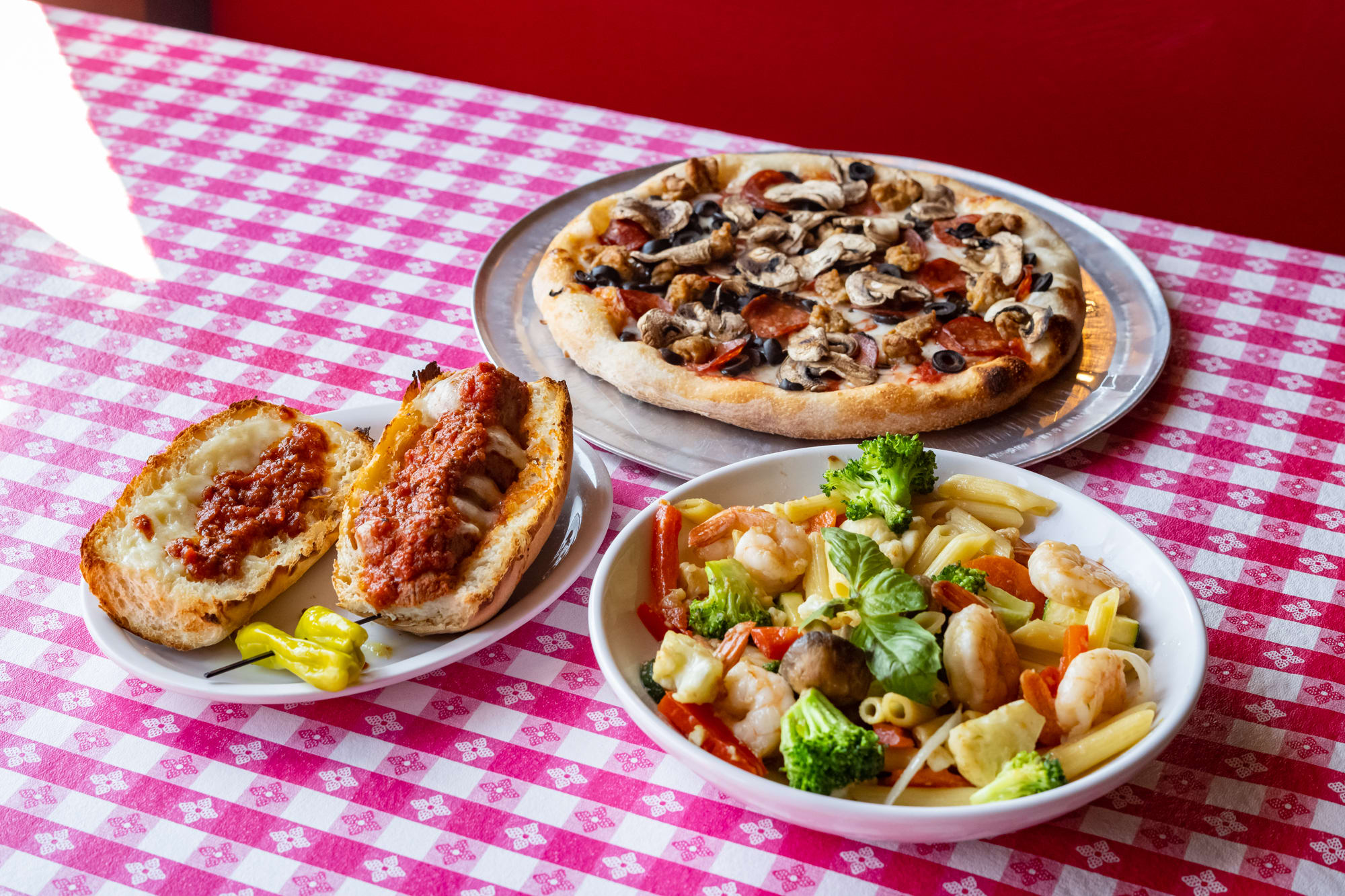 Vince's Italian Restaurant & Pizzeria by Nate Watters