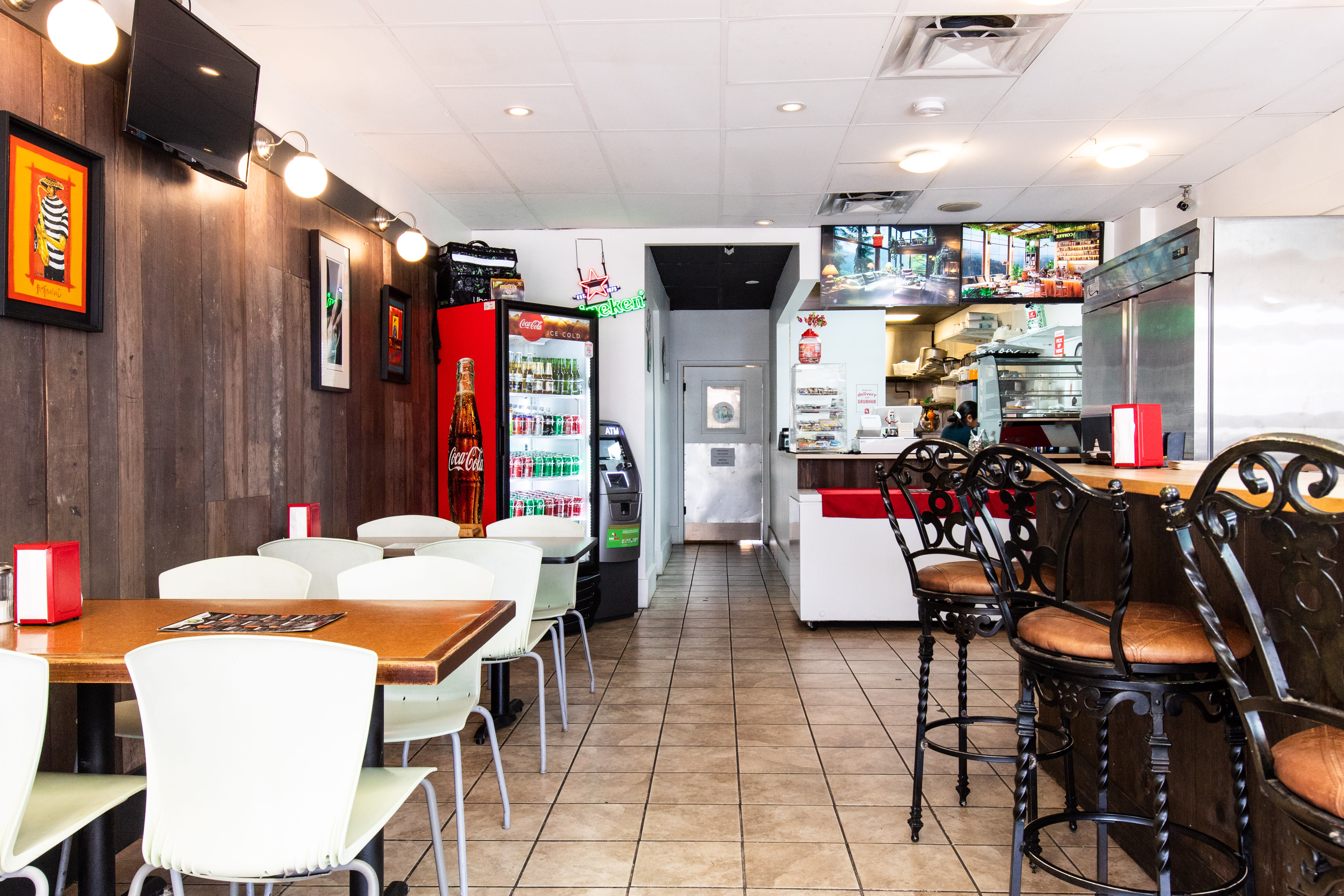 MANTIS CAFE by Cleveland Jennings / @eatthecanvasllc