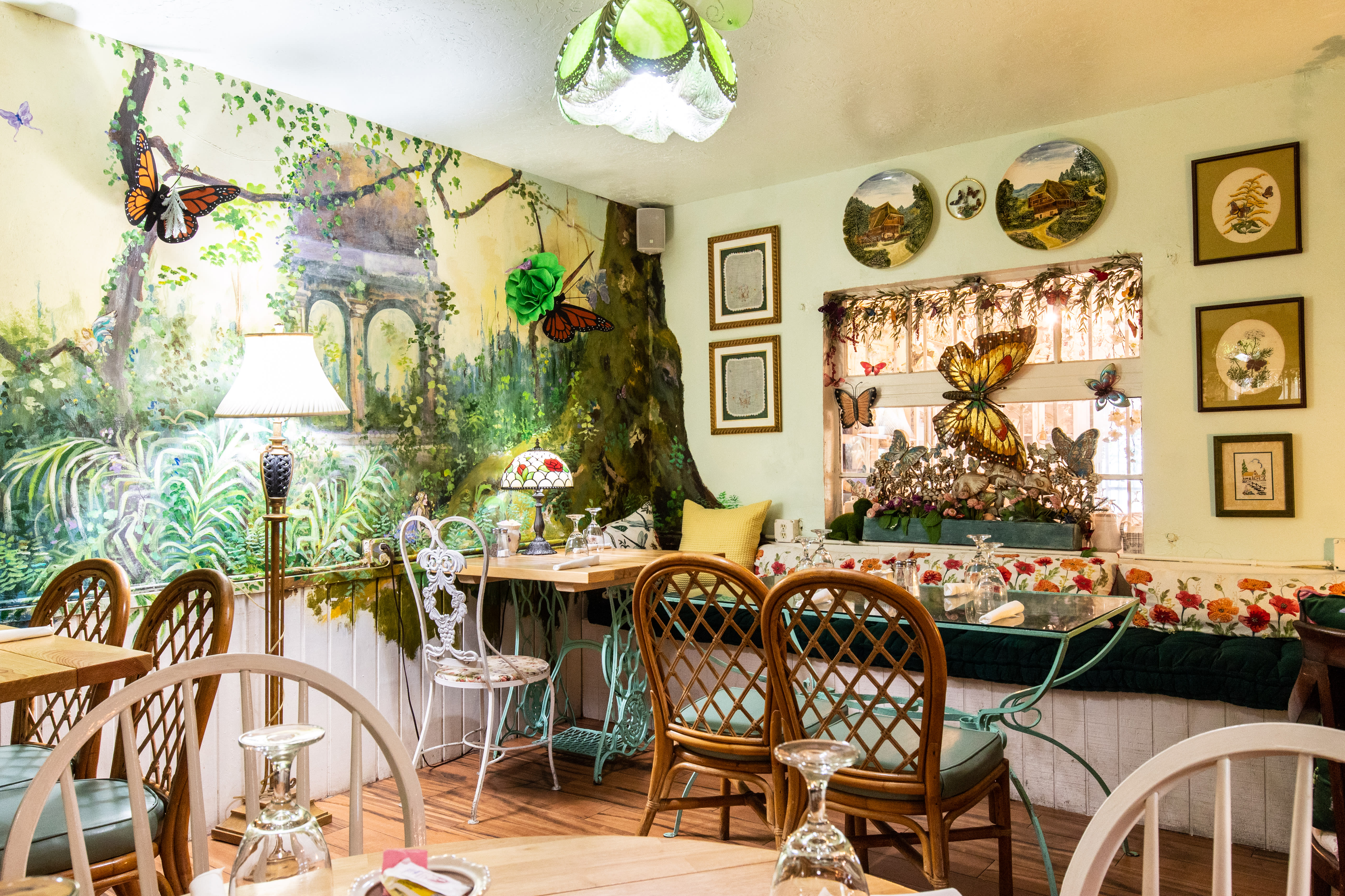 Tea Room at Cauley Square by Cleveland Jennings / @eatthecanvasllc