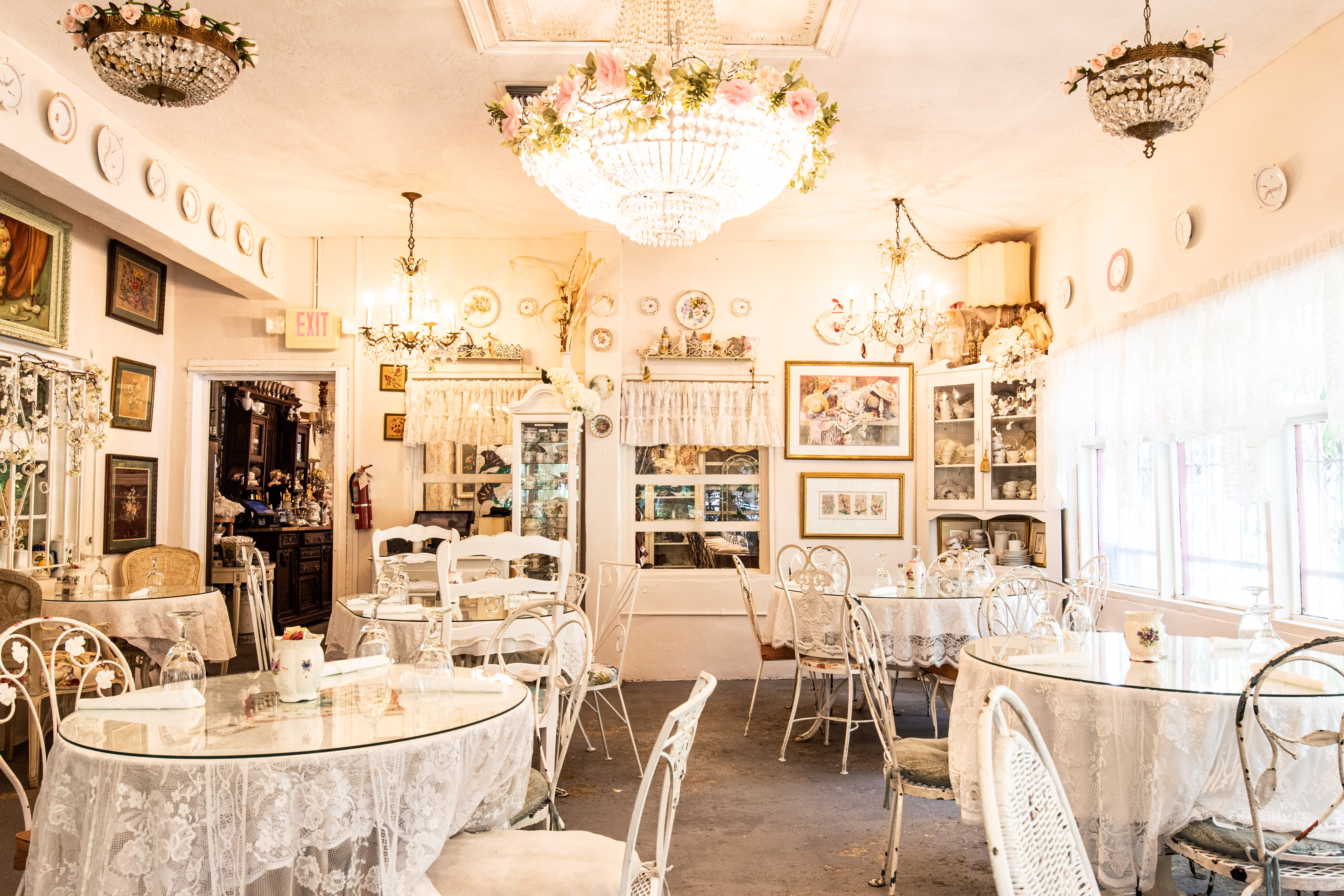 Tea Room at Cauley Square by Cleveland Jennings / @eatthecanvasllc