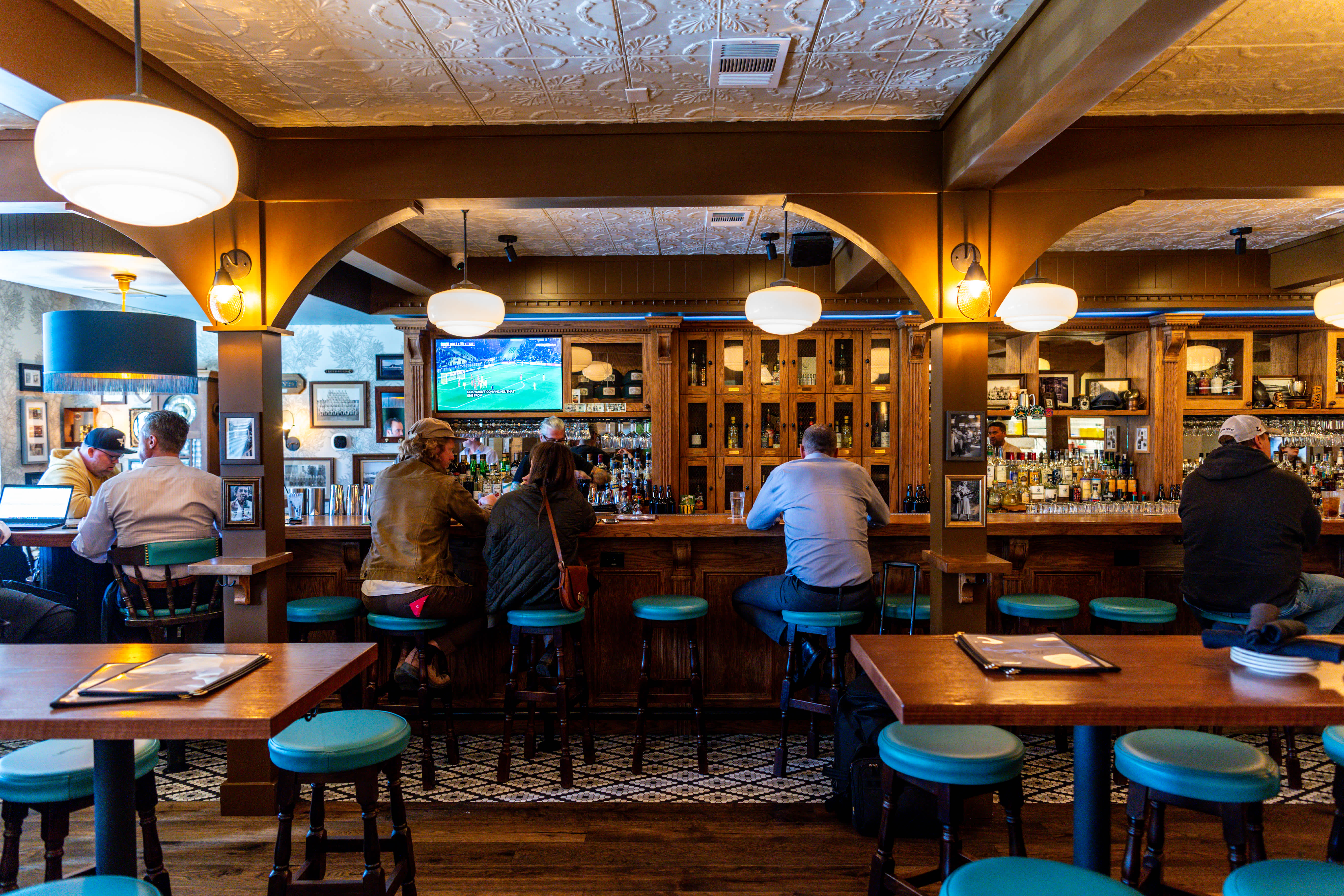 マーサ Cocktail Bars, Breweries, & Dives To Go To When You're In Your 30s