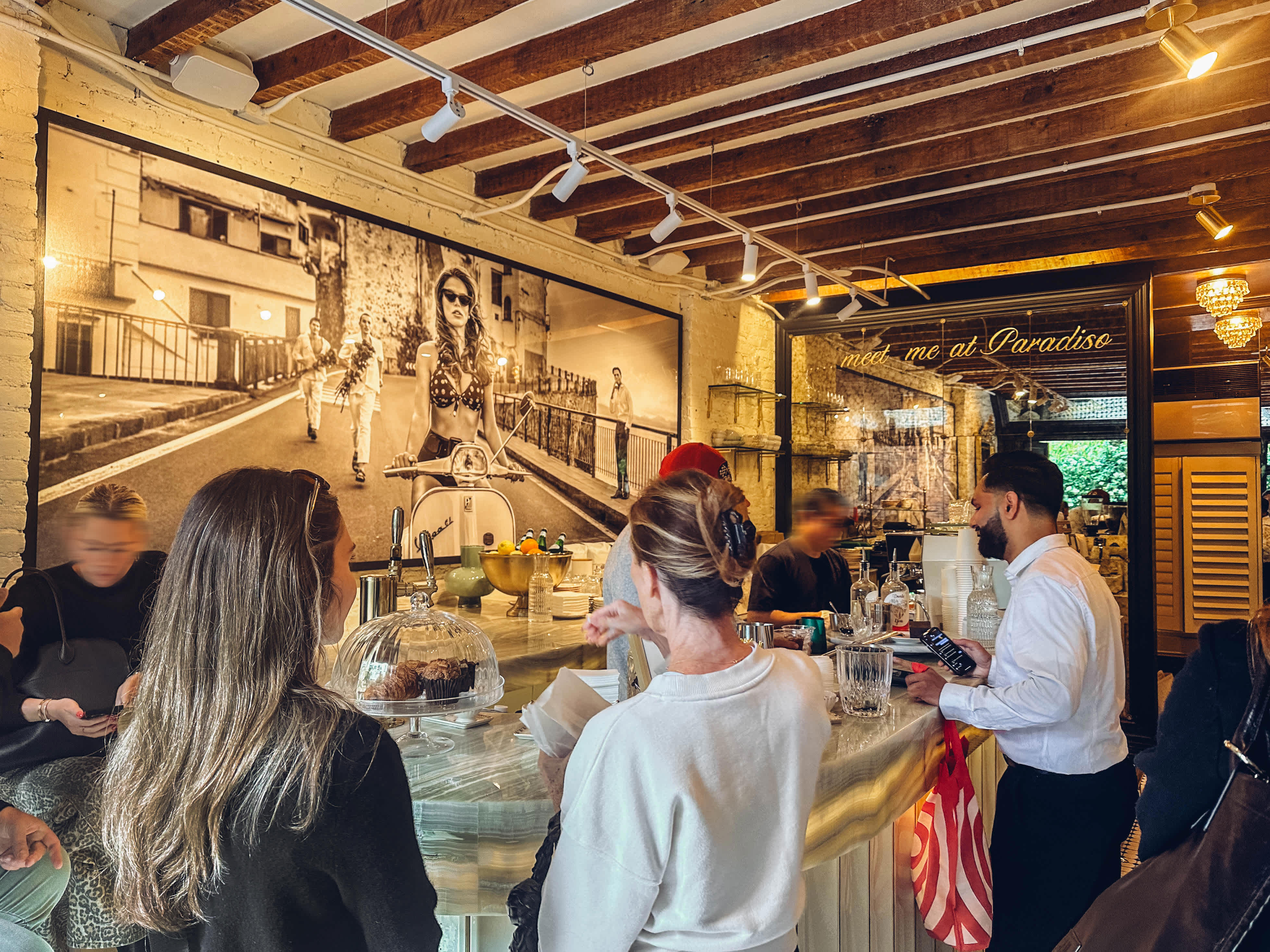 Café Parade② Beans and Bling at Paradeco Coffee Roasters in St. Petersburg