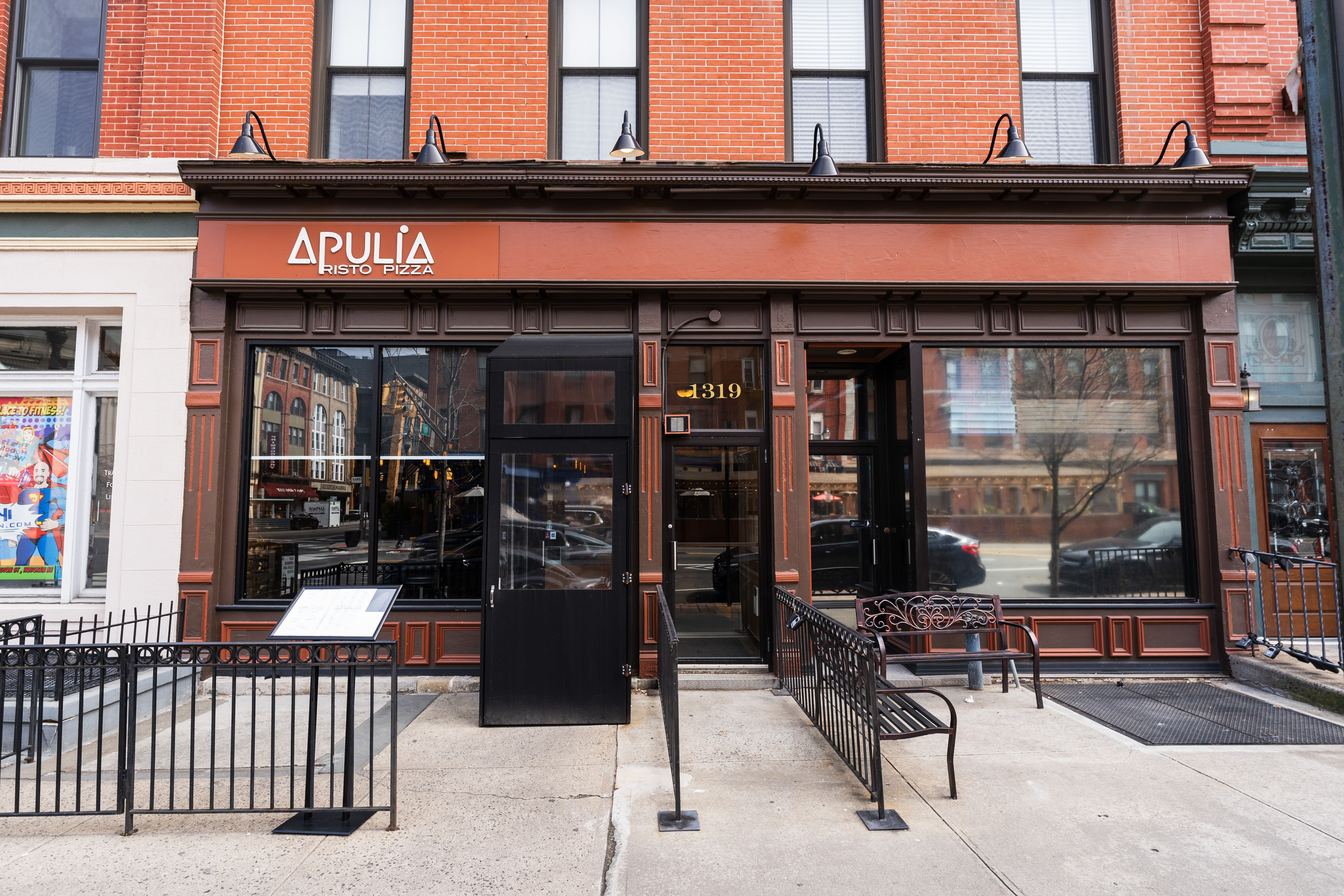 Antique Bar & Bakery