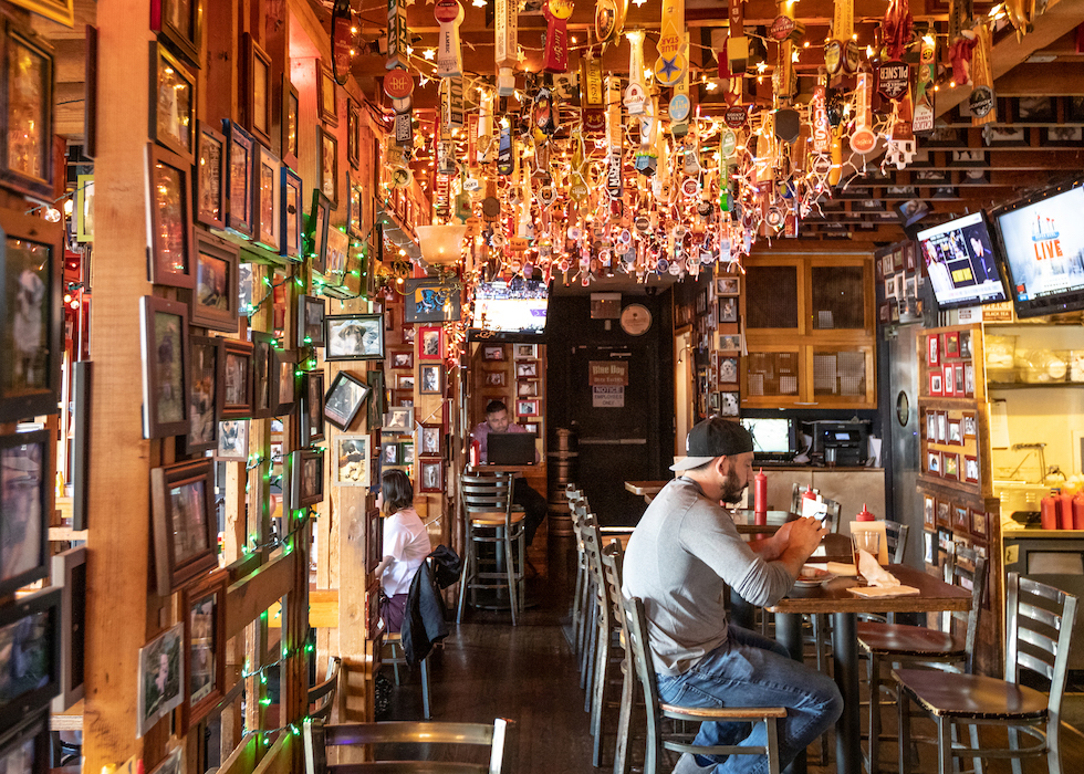 New Orleans's Most Entertaining Sports Bars