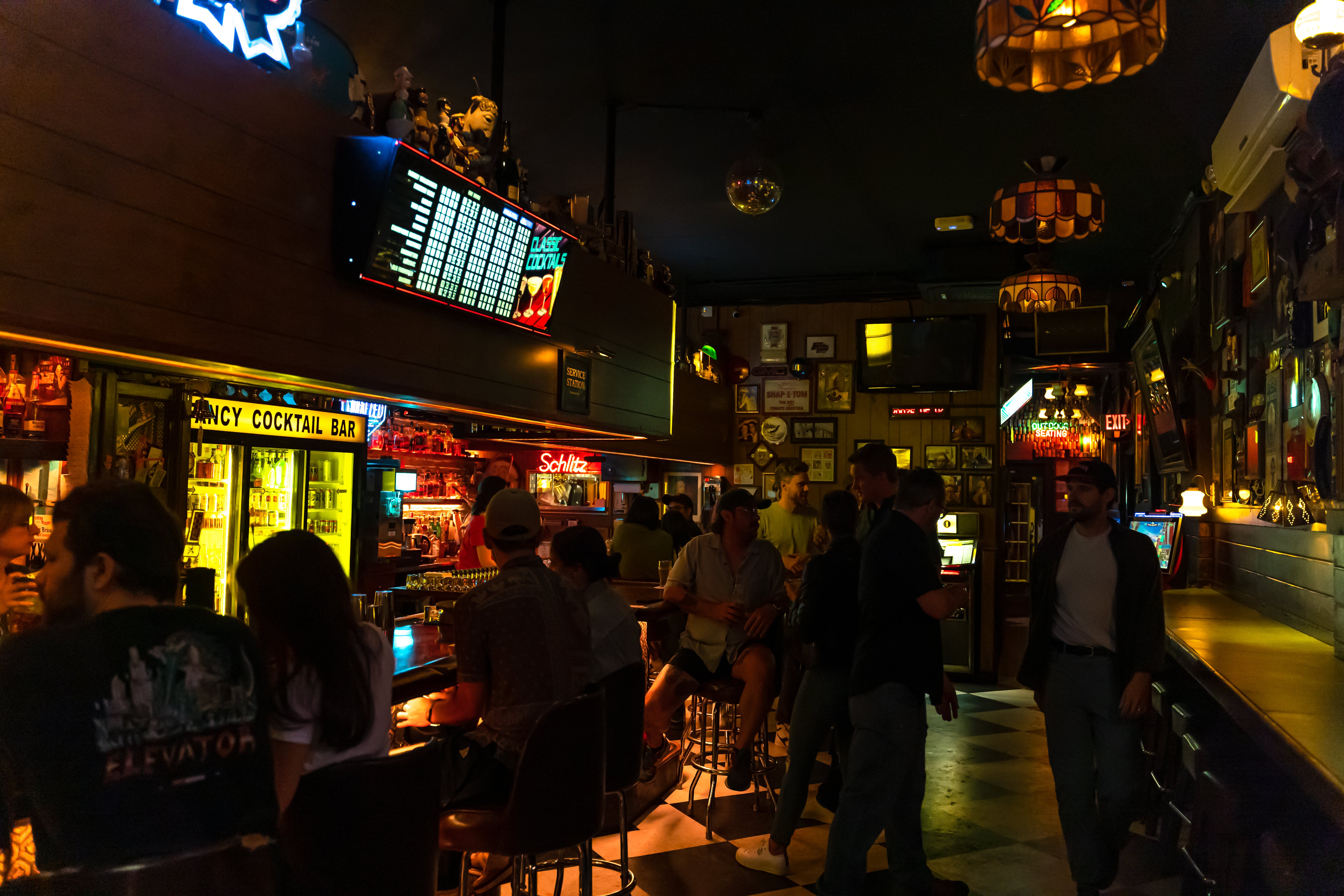 14 Chicago Bars Where You Can Dance - Chicago - The Infatuation