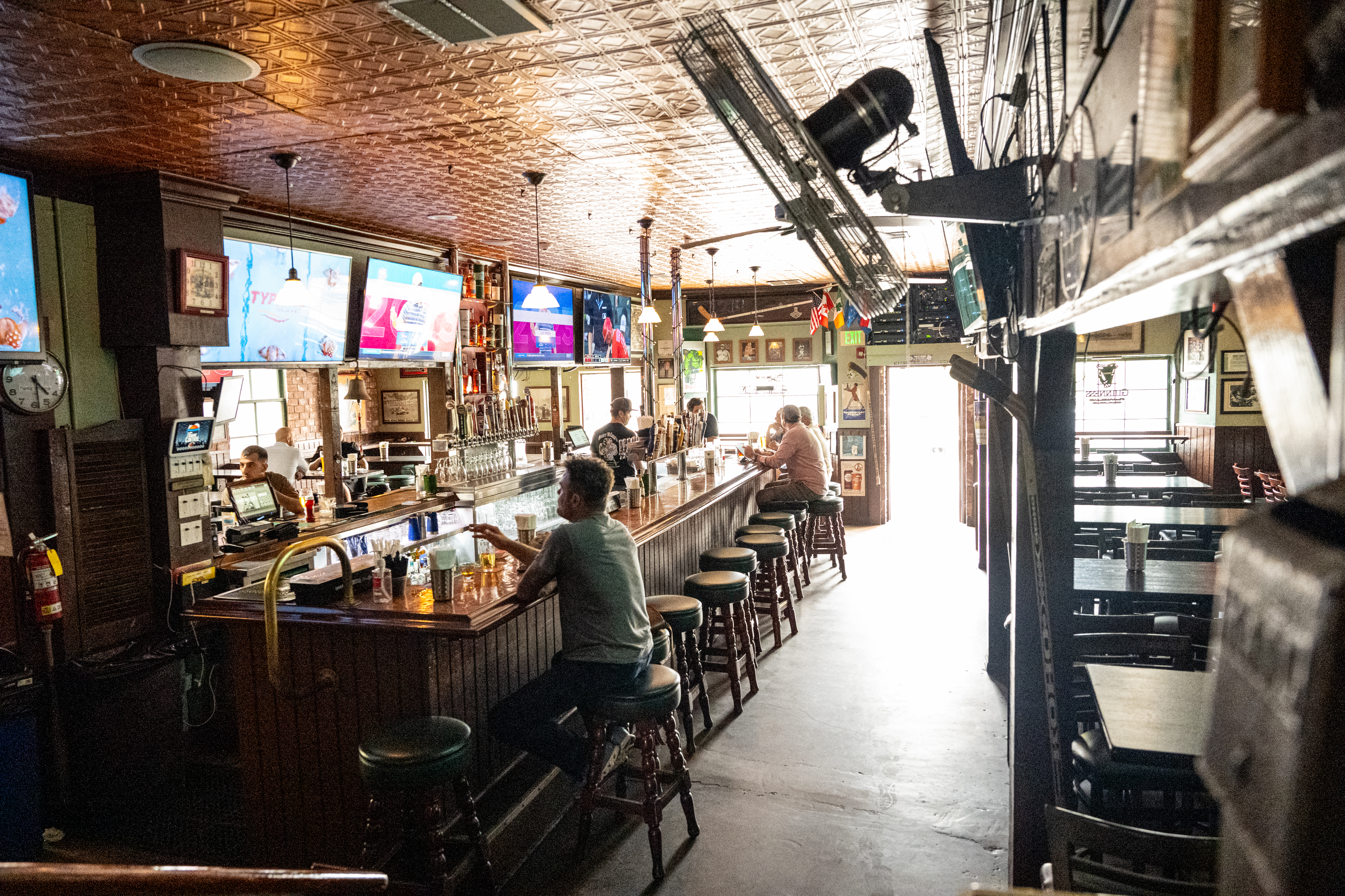 The Best Sports Bars In LA - Los Angeles - The Infatuation