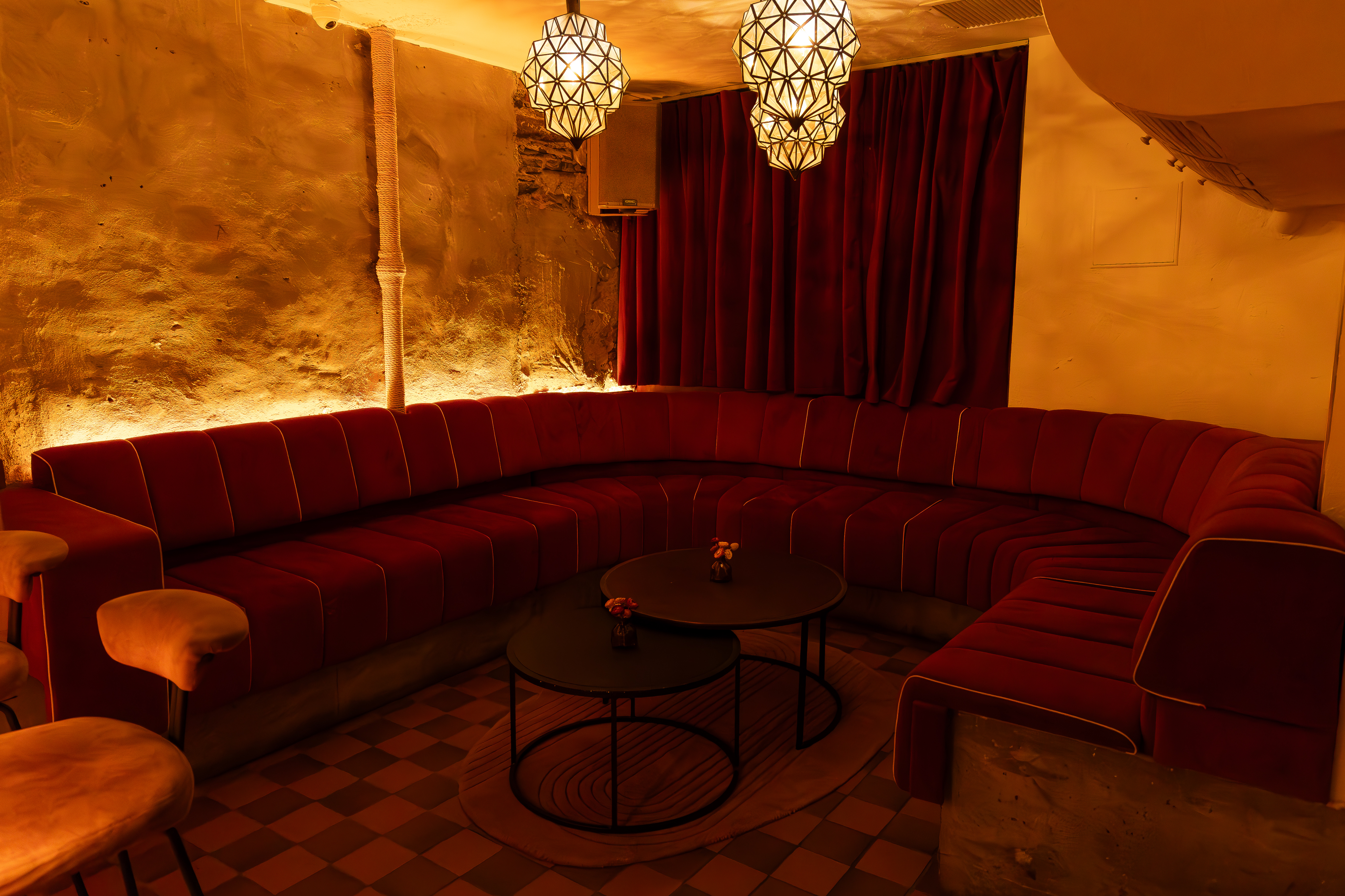 http://res.cloudinary.com/the-infatuation/image/upload/v1701986452/images/Lounge_Area_-_Ricardo_Escalante_cjomvr.jpg